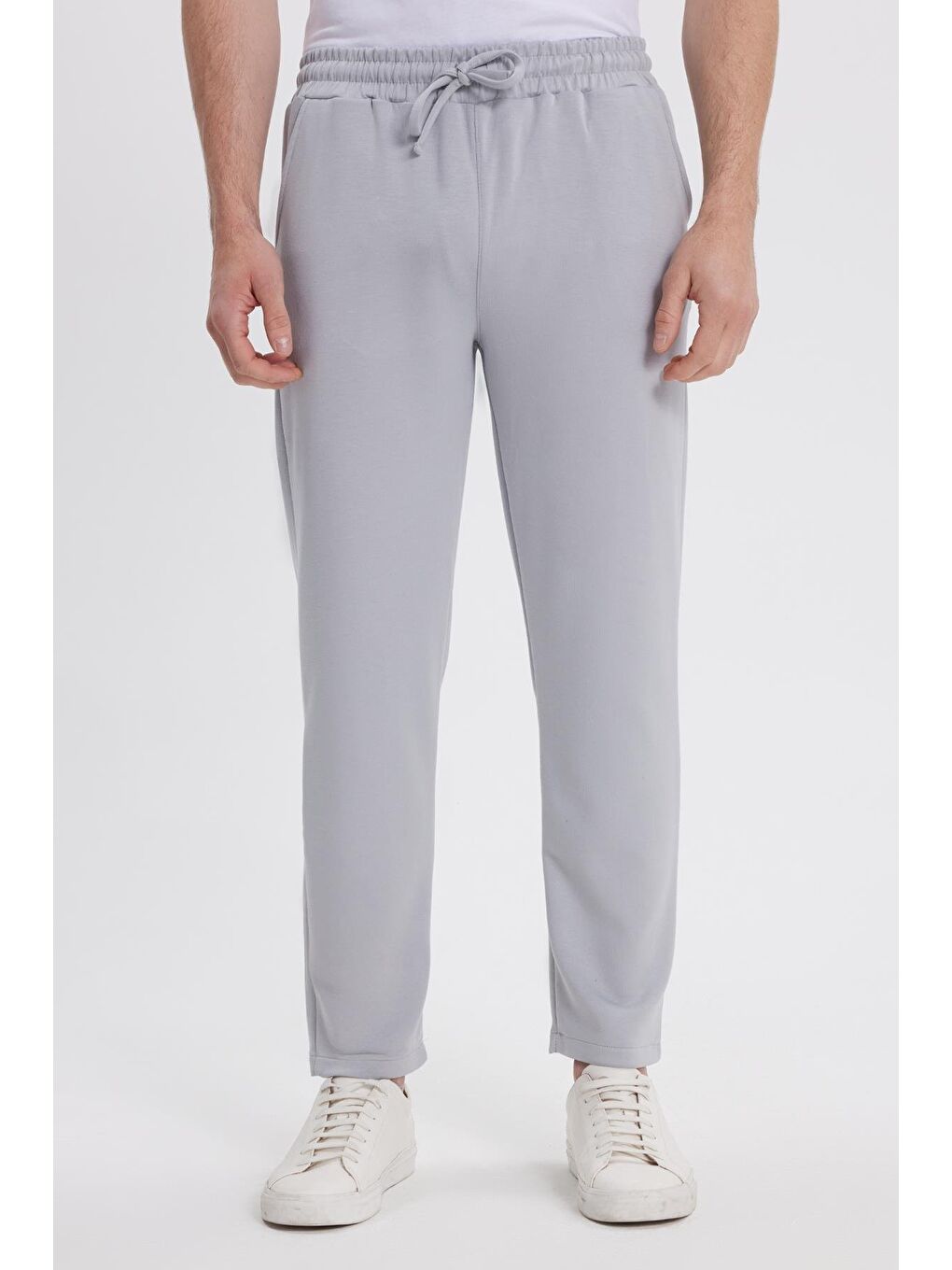 Erkek Slim Fit Dar Kesim Beli Bağcıklı 3 Cepli Geniş Paça Gri Eşofman Altı