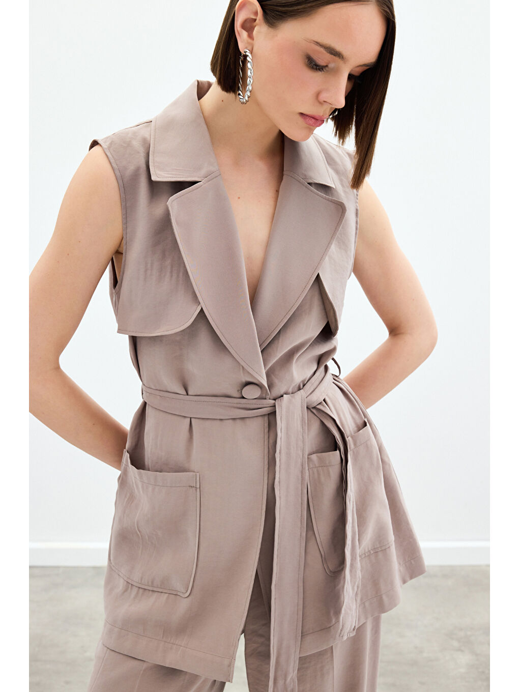 Bej Kuşaklı Uzun Yelek - Vizon-5