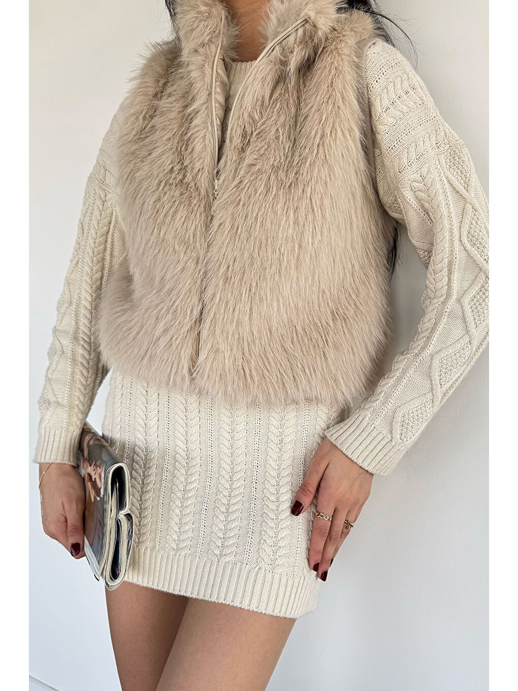 Bej Kadın İç Astarlı Ön Fermuarlı Pelüş Yelek