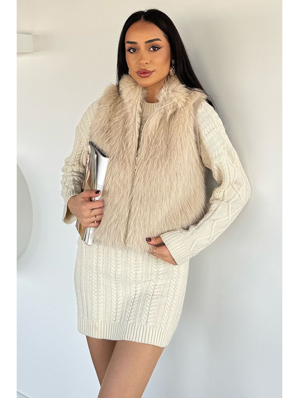 Bej Kadın İç Astarlı Ön Fermuarlı Pelüş Yelek-1