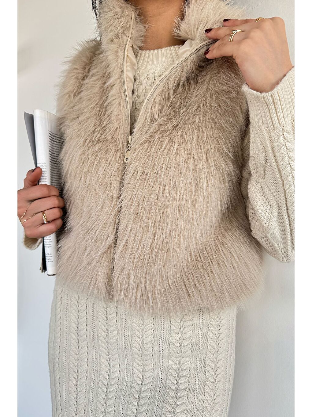 Bej Kadın İç Astarlı Ön Fermuarlı Pelüş Yelek-2