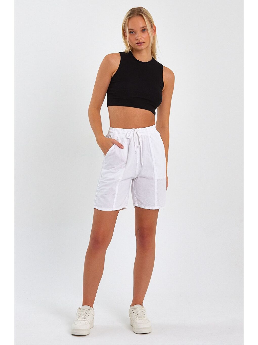 Kadın Beyaz Rahat Kesim Keten Şort-1
