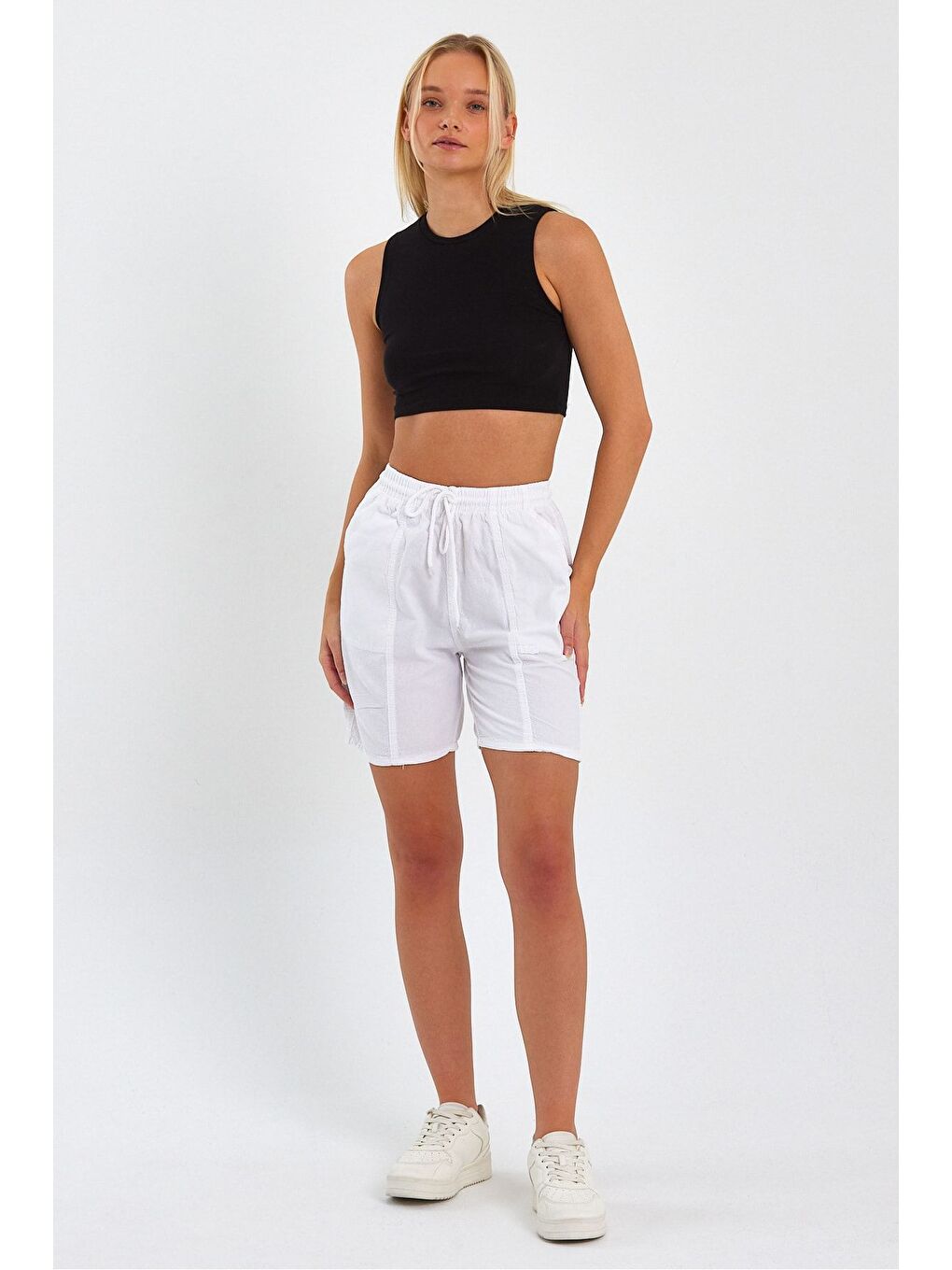 Kadın Beyaz Rahat Kesim Keten Şort-3