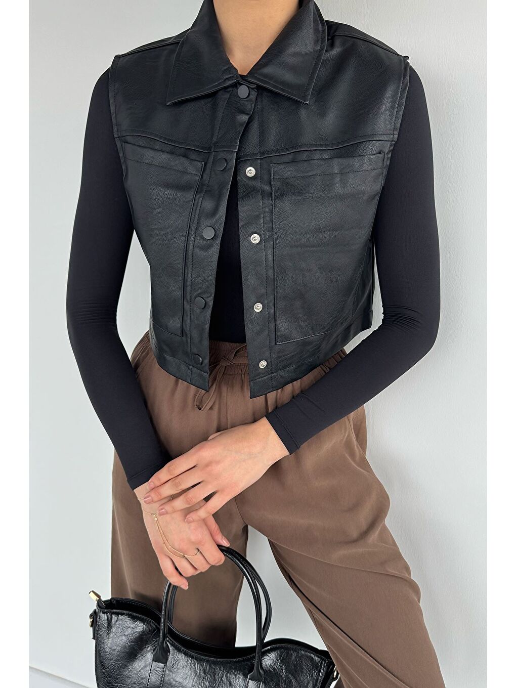 Siyah Kadın Çift Cepli Çıtçıtlı Suni Deri Yelek