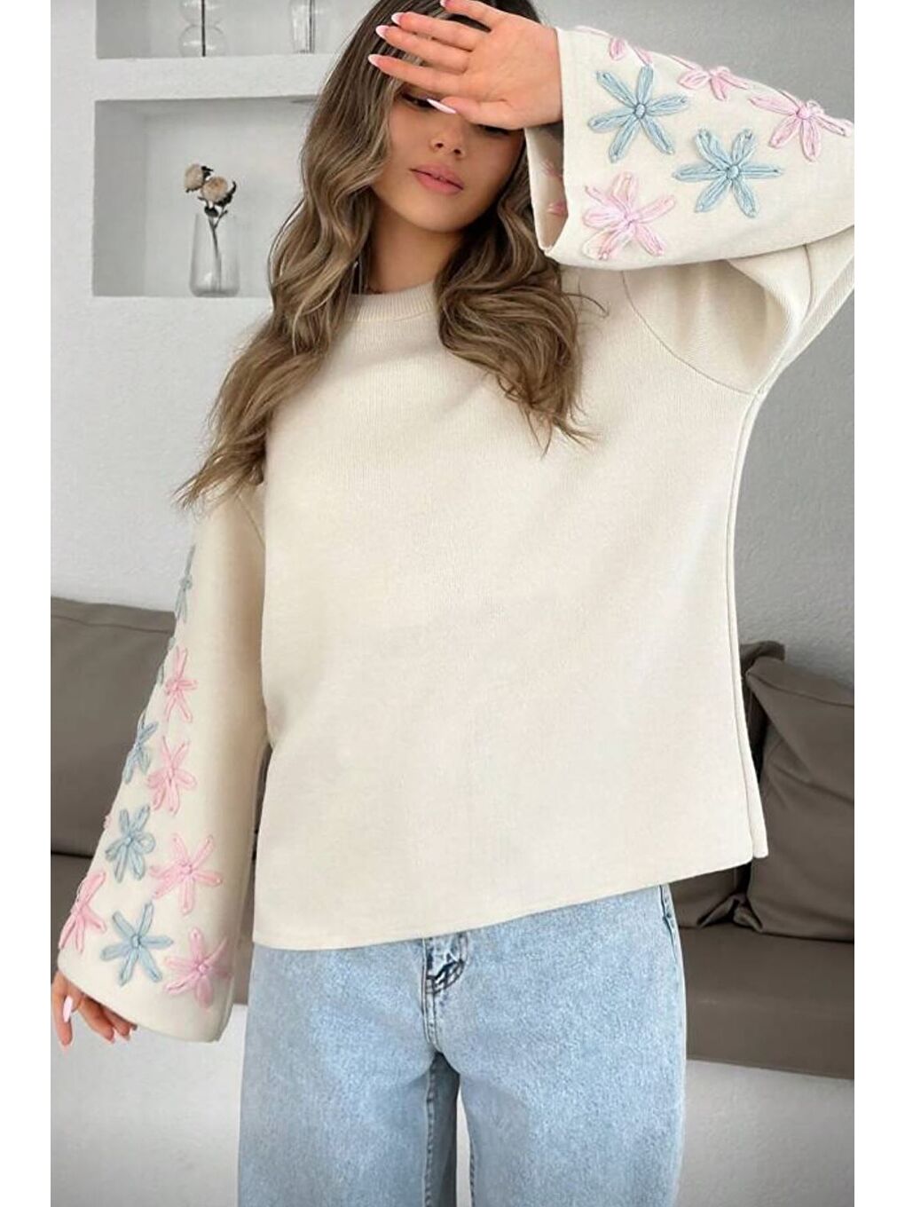 Bej Kadın Bisiklet Yaka Kollar Çiçek Nakışlı Salaş Triko Kazak-1