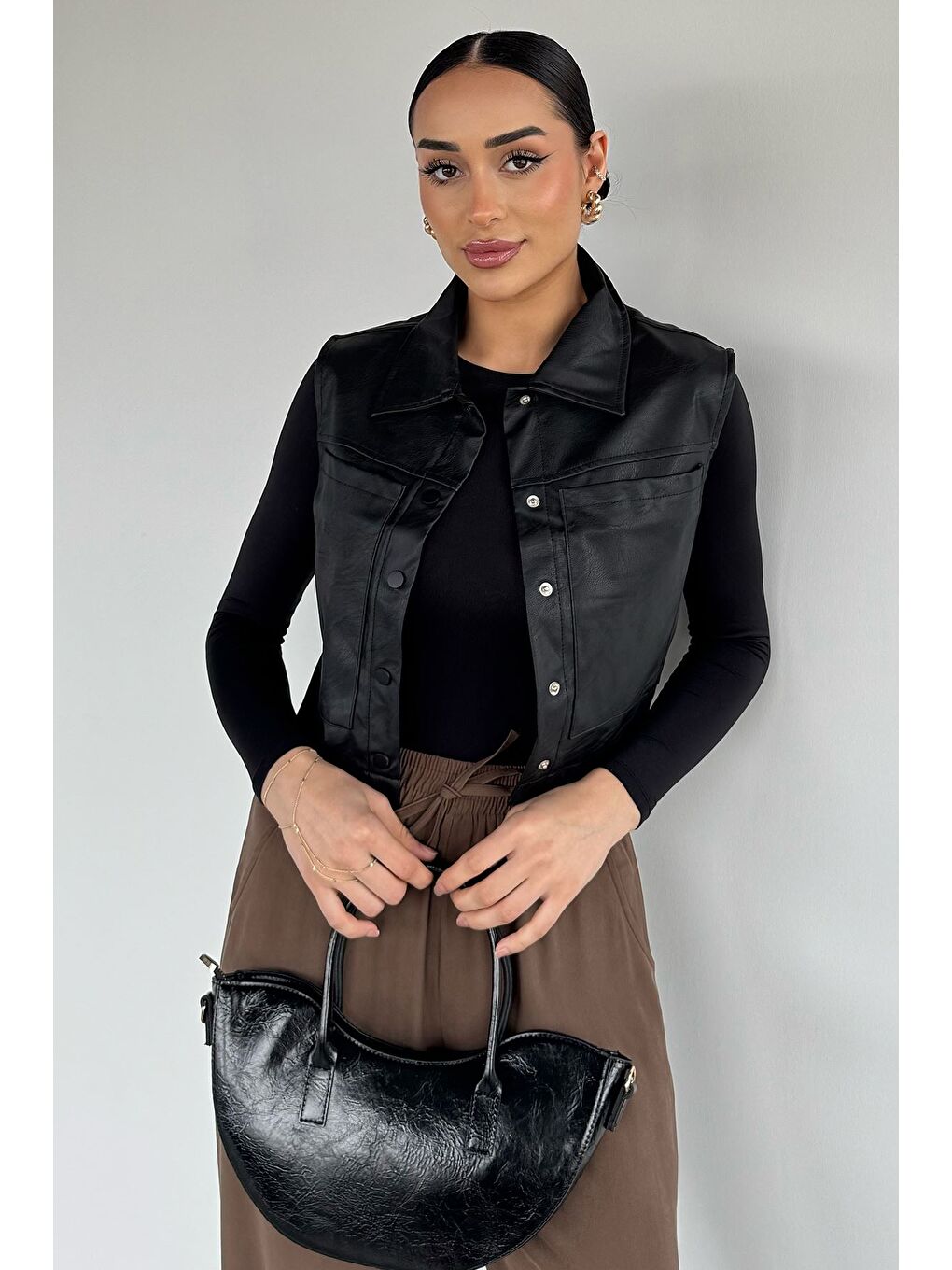 Siyah Kadın Çift Cepli Çıtçıtlı Suni Deri Yelek-1