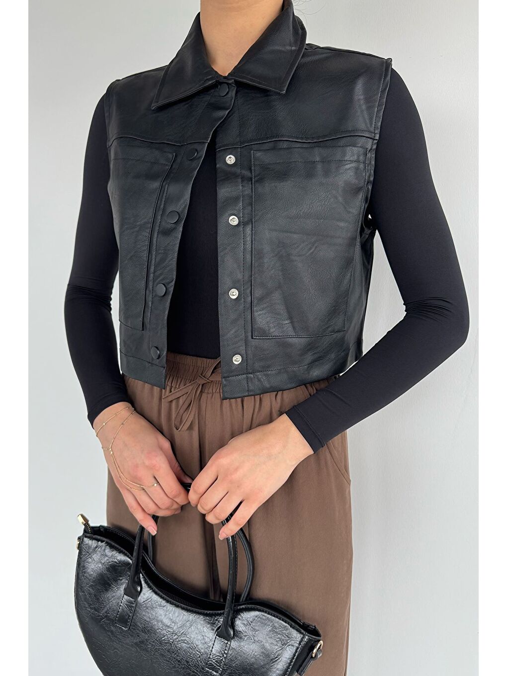 Siyah Kadın Çift Cepli Çıtçıtlı Suni Deri Yelek-2