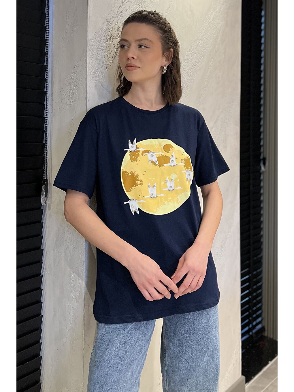 Lacivert Bisiklet Yaka Taş İşlemeli Baskılı Kadın Tişört