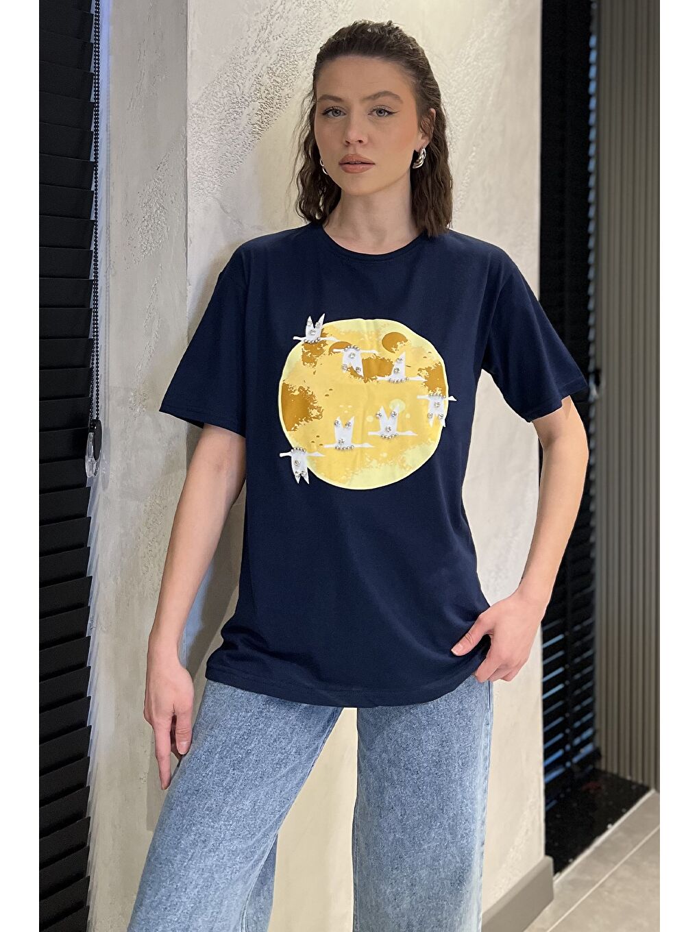 Lacivert Bisiklet Yaka Taş İşlemeli Baskılı Kadın Tişört-1