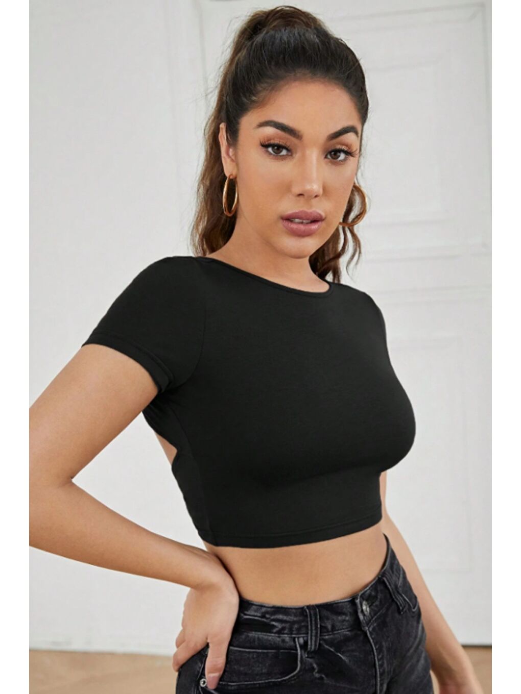 Siyah Kadın Sırtı Açık Bağlama Detaylı Kısa Kollu Crop Tişört-2