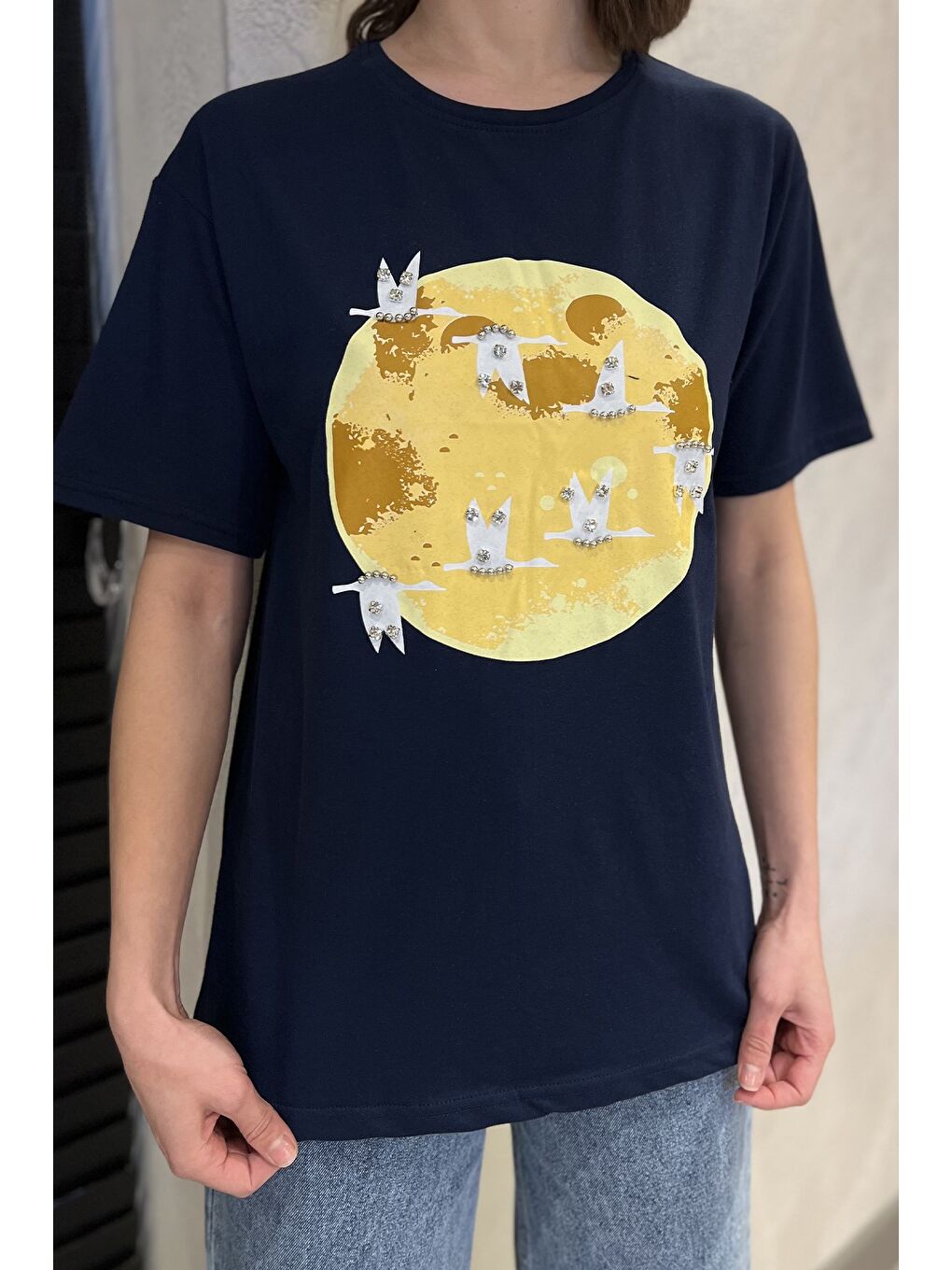 Lacivert Bisiklet Yaka Taş İşlemeli Baskılı Kadın Tişört-3