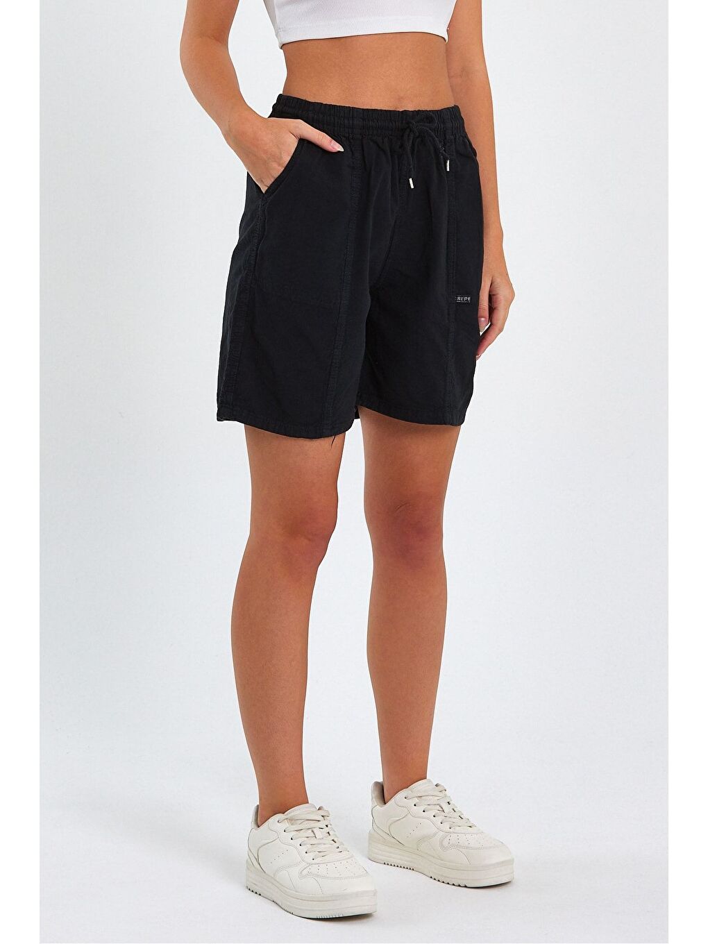 Kadın Siyah Rahat Kesim Keten Şort-3