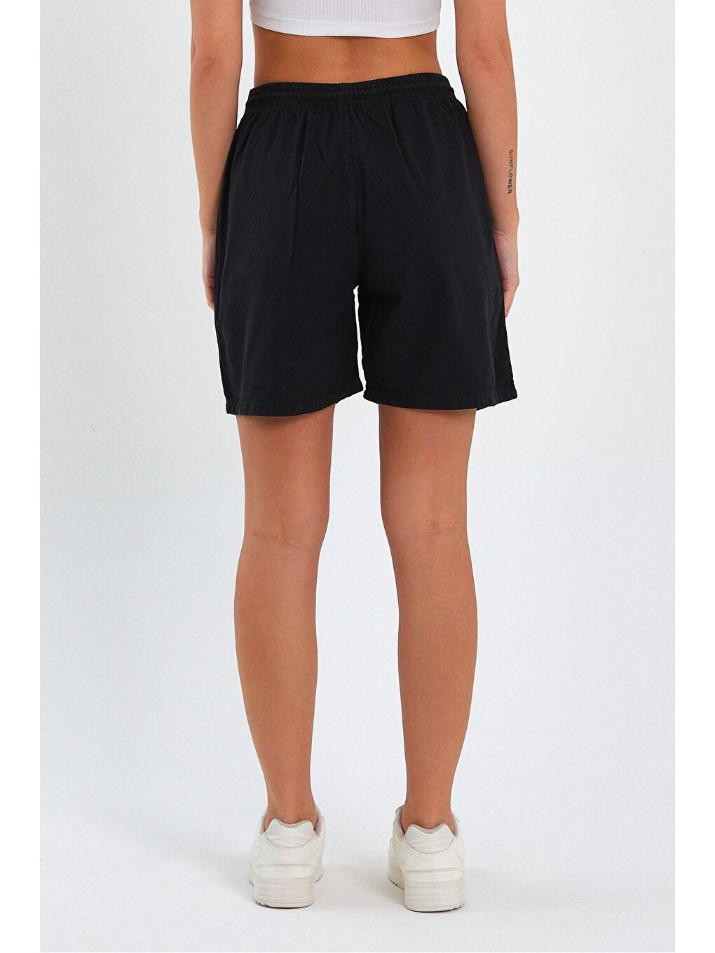 Kadın Siyah Rahat Kesim Keten Şort-5