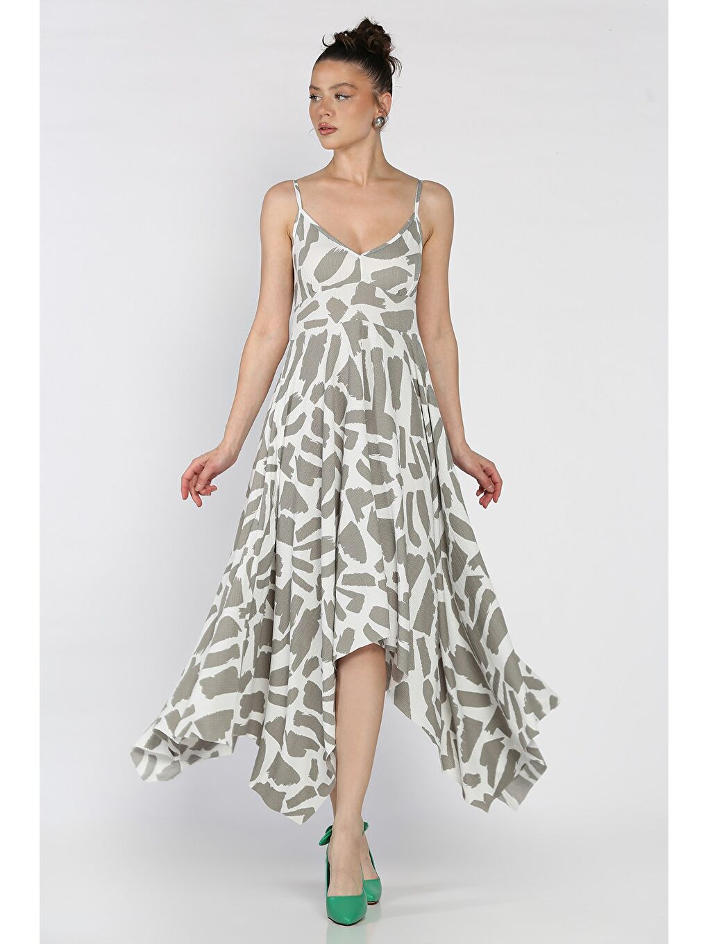 Ekru Kadın İp Askılı Desenli Asimetrik Kesim Elbise