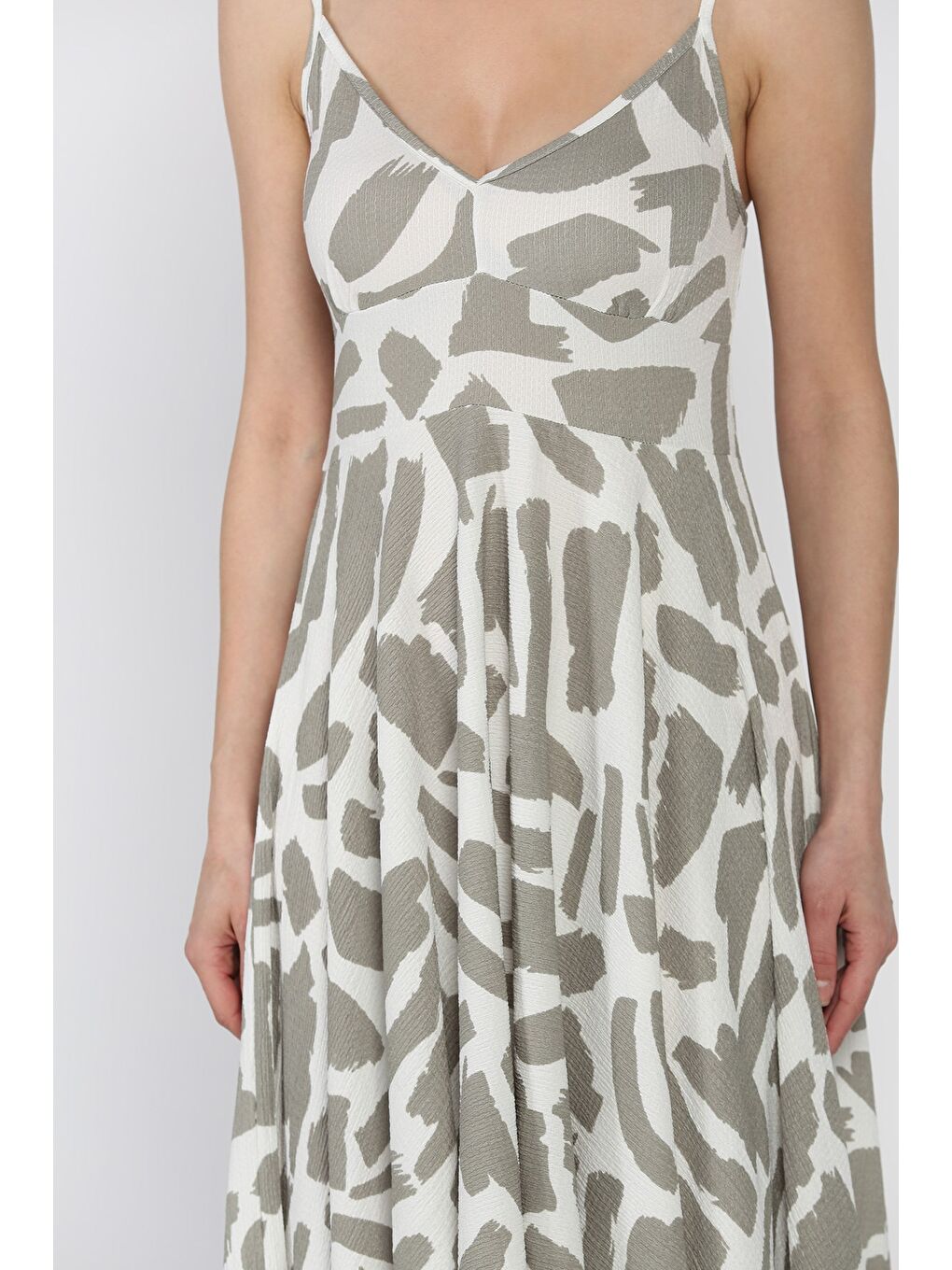 Ekru Kadın İp Askılı Desenli Asimetrik Kesim Elbise-3