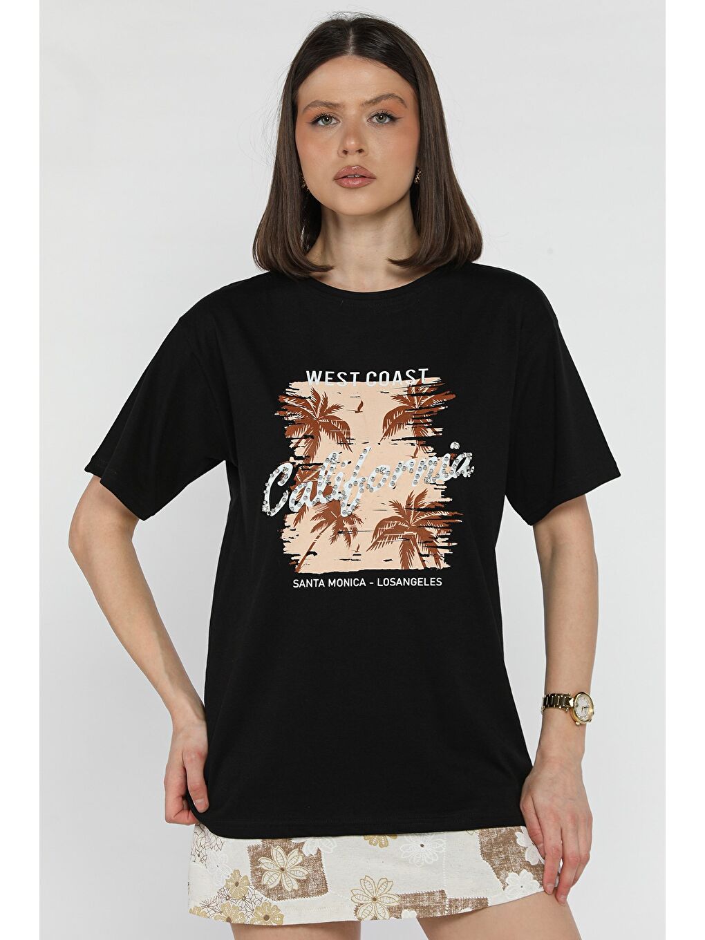 Siyah California Baskılı Taşlı Bisiklet Yaka Kadın Tişört-1