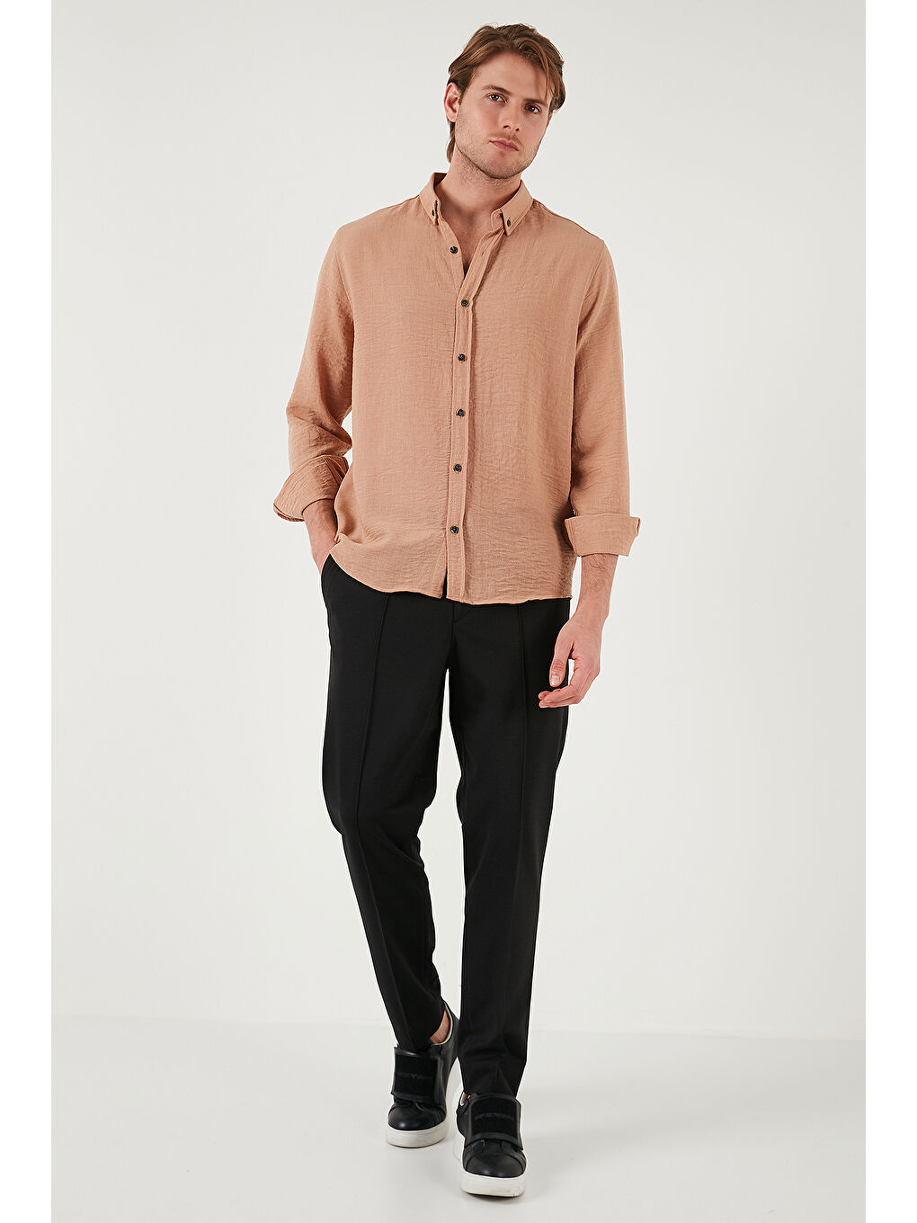 Kahverengi Regular Fit Uzun Kollu Düğmeli Yaka Erkek Gömlek CF25S116777-2