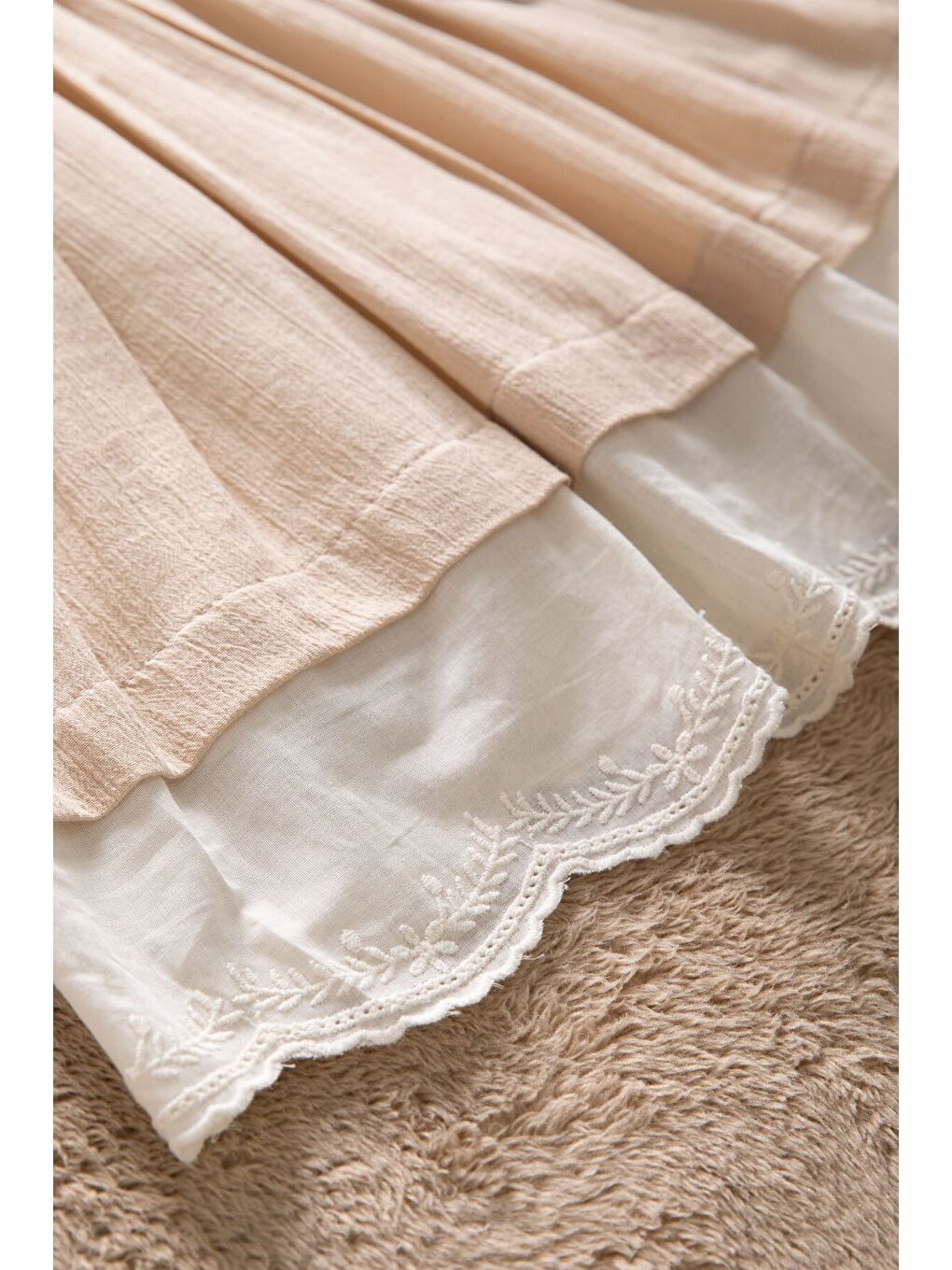 Bej Kız Çocuk Dantel Detaylı Kolu Fırfırlı Elbise 22684-2