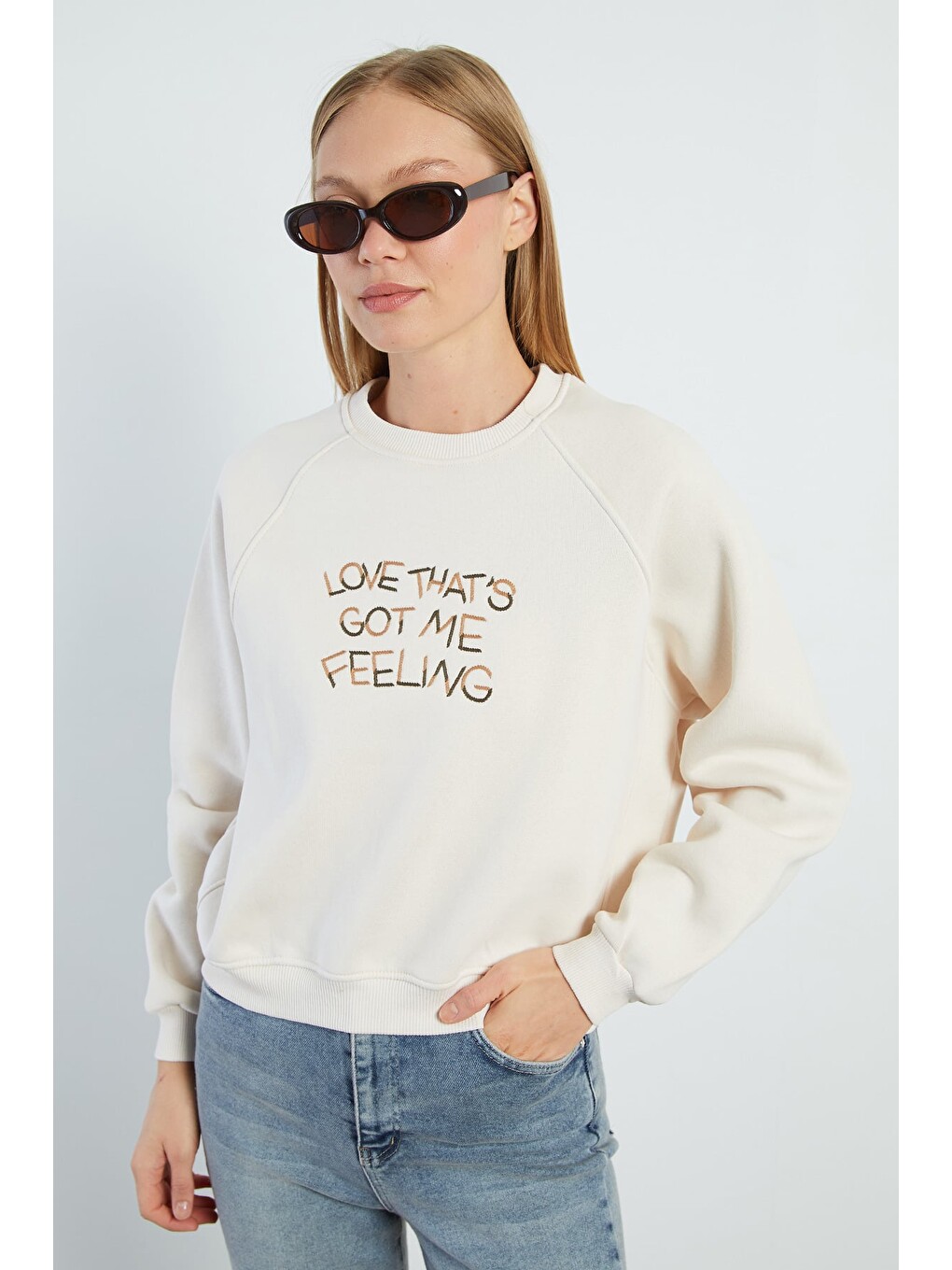 Bej 3 İplik Yazı Nakışlı Reglan Kol Oversize Sweatshirt-1