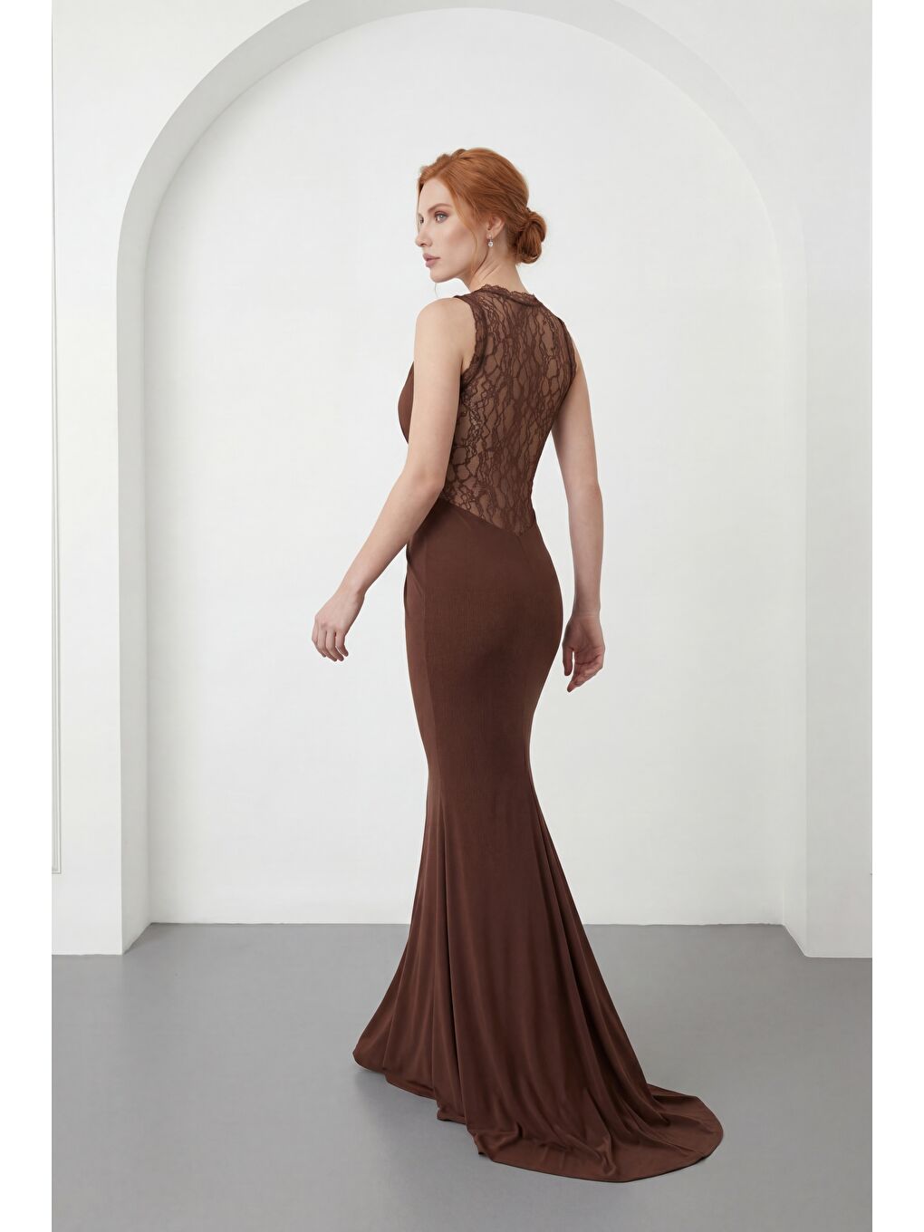 Kadın Kahverengi Dantel Detaylı Kruvaze Yaka Maxi Abiye & Mezuniyet Elbise-1