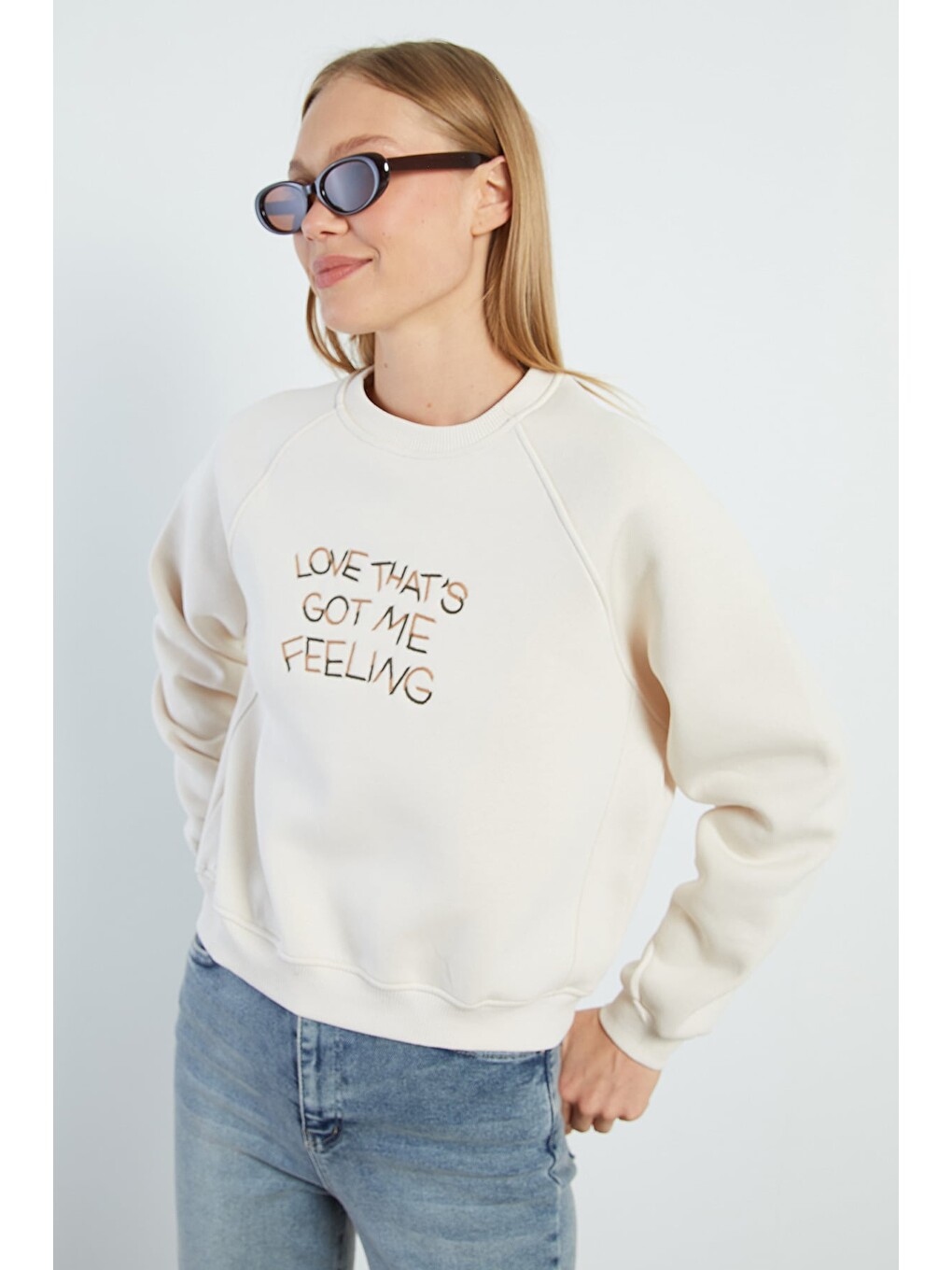 Bej 3 İplik Yazı Nakışlı Reglan Kol Oversize Sweatshirt-3