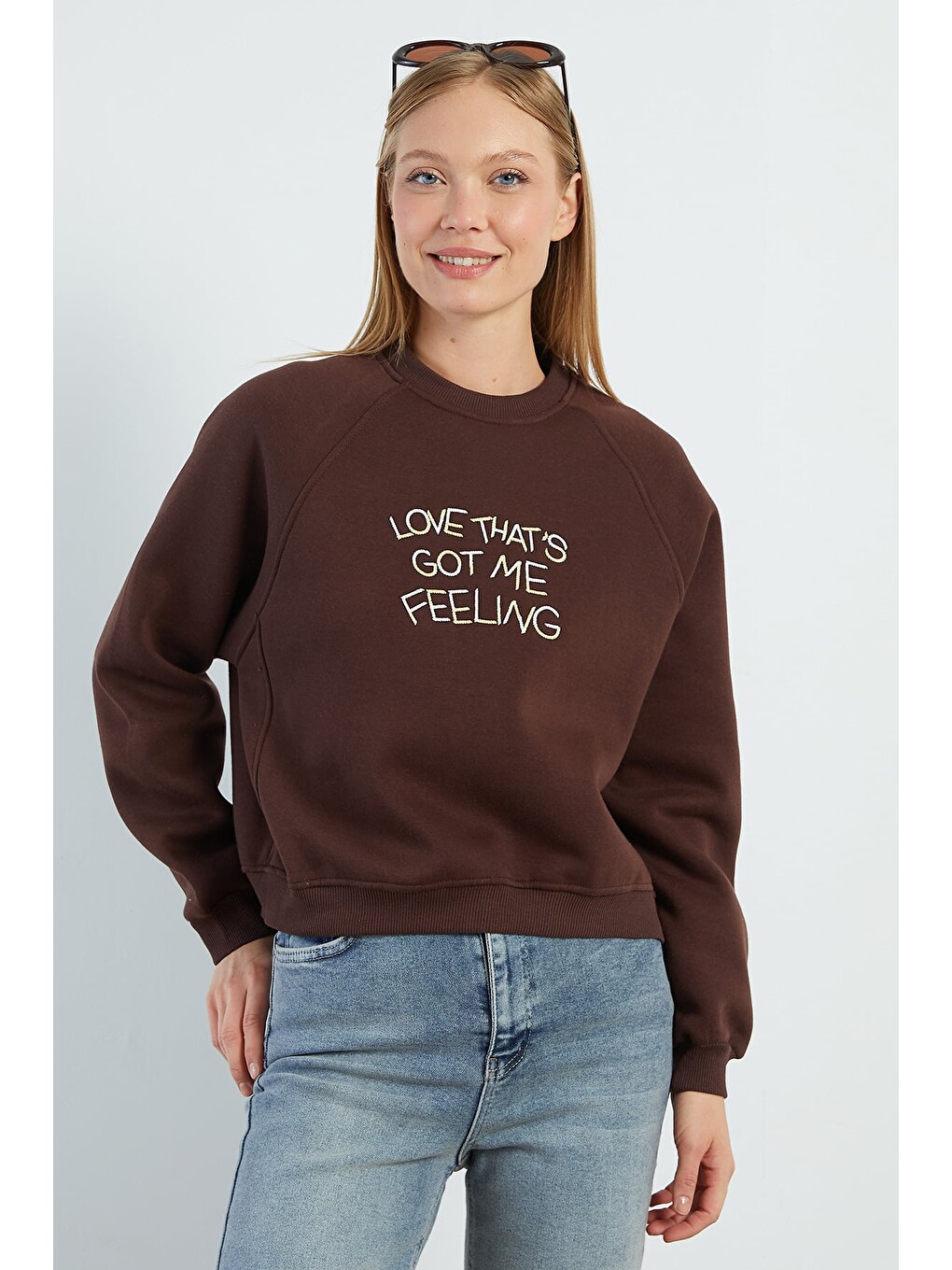 Kahverengi 3 İplik Yazı Nakışlı Reglan Kol Oversize Sweatshirt-1