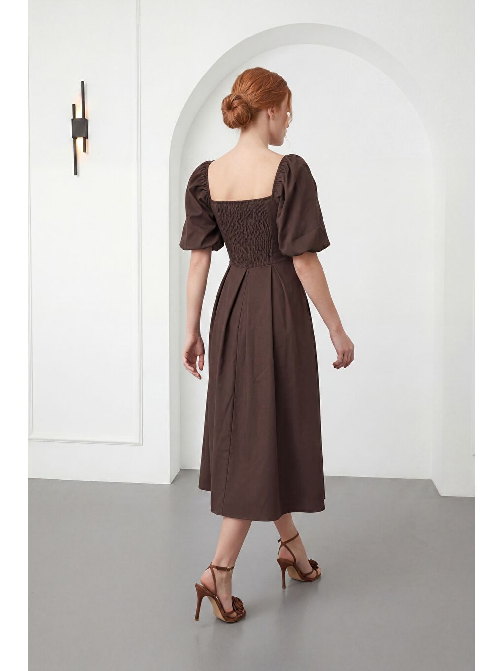 Kadın Kahverengi Kare Yaka Balon Kol Midi Davet Elbisesi-4