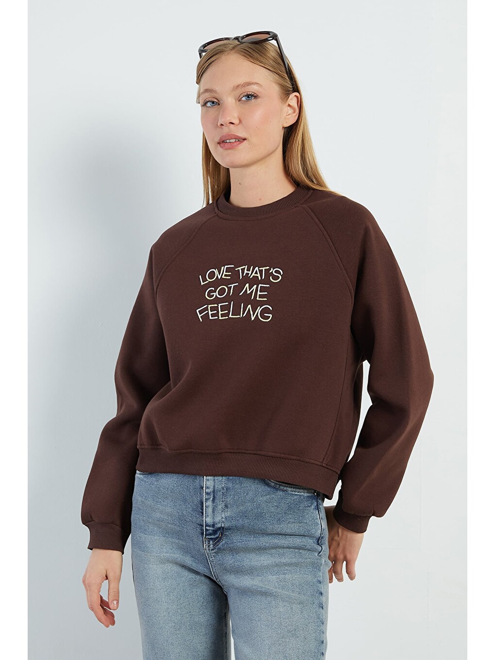 Kahverengi 3 İplik Yazı Nakışlı Reglan Kol Oversize Sweatshirt-3