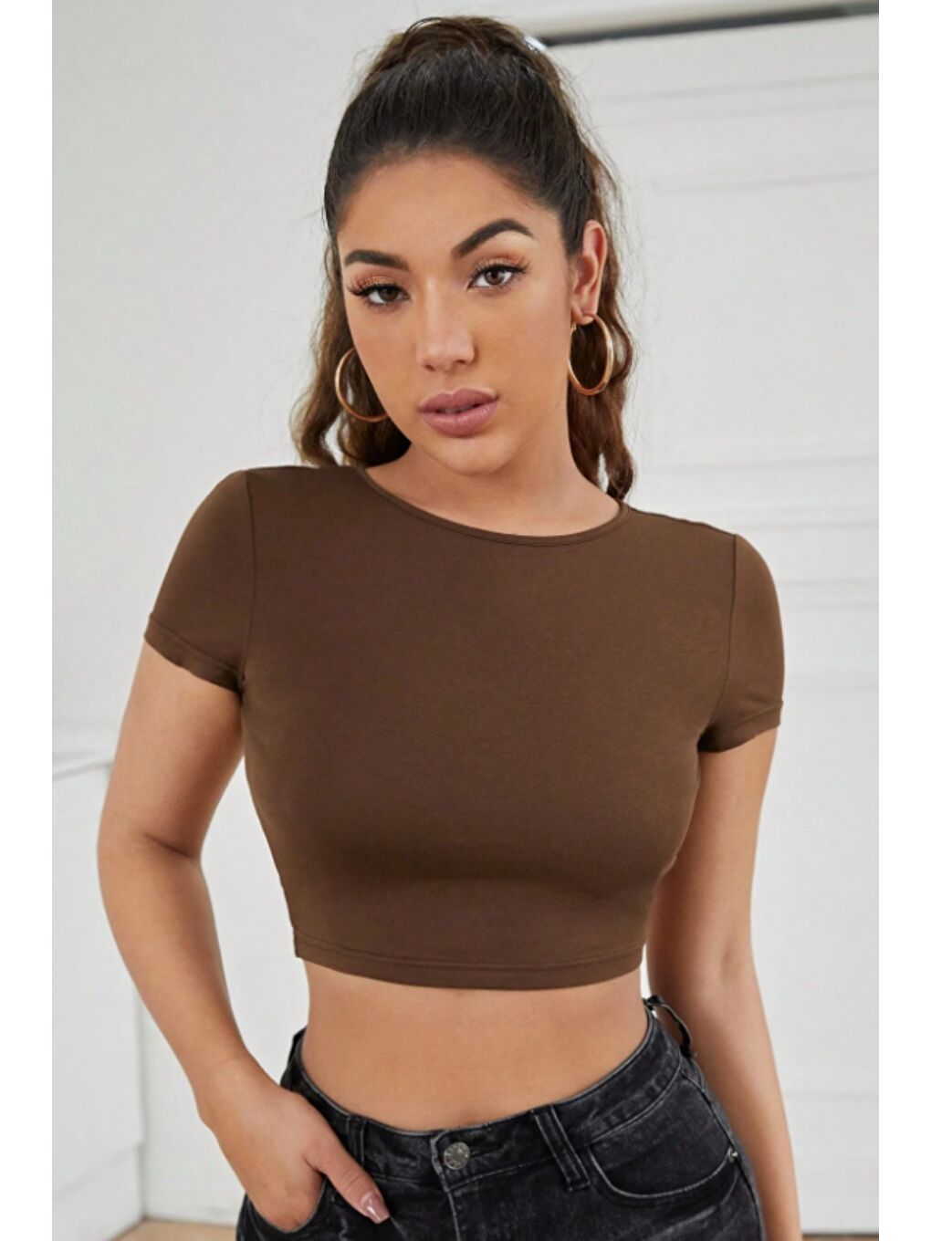 Kahverengi Kadın Sırtı Açık Bağlama Detaylı Kısa Kollu Crop Tişört-2