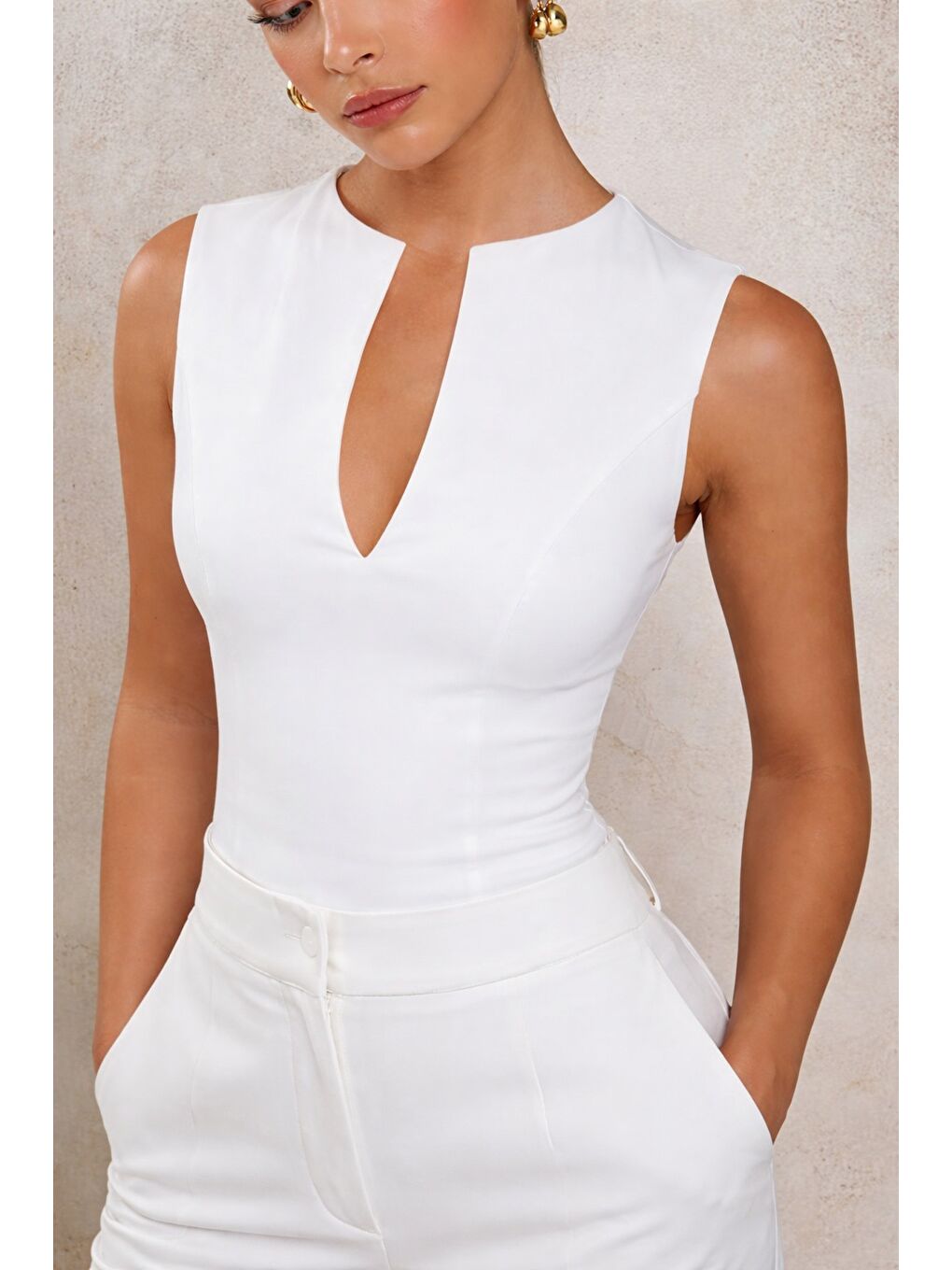 Beyaz Kadın Derin V Yaka Atlet Esnek Kumaş Crop Üst-1