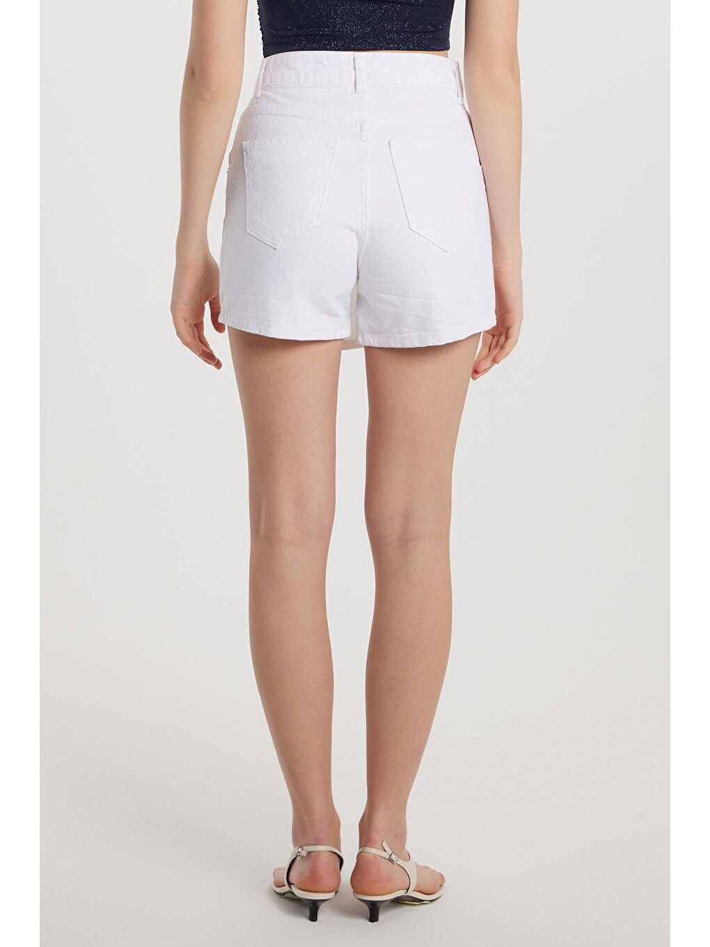 Kadın Slim Fit Dar Kesim Çift Cepli Beyaz Şort Etek-5