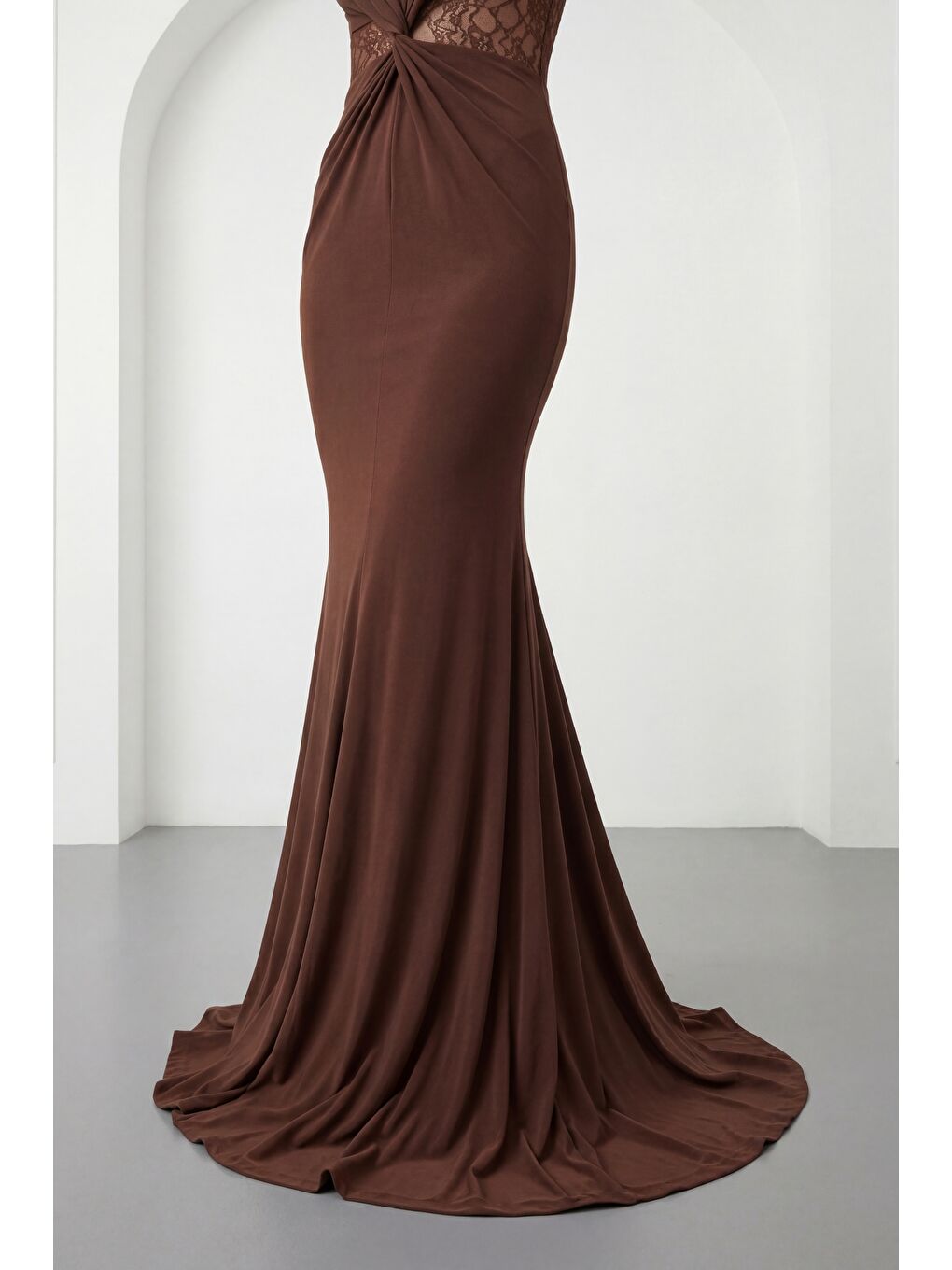 Kadın Kahverengi Dantel Detaylı Kruvaze Yaka Maxi Abiye & Mezuniyet Elbise-5