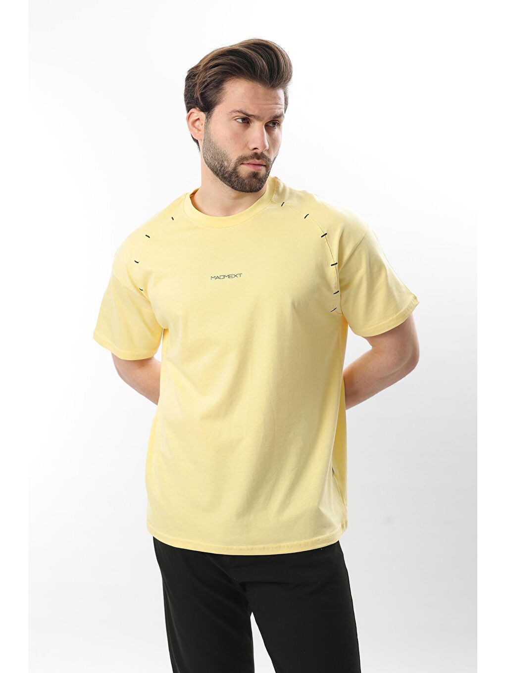 Sarı Baskılı Nakış Detaylı Erkek %100 Pamuk Tişört E7108-2