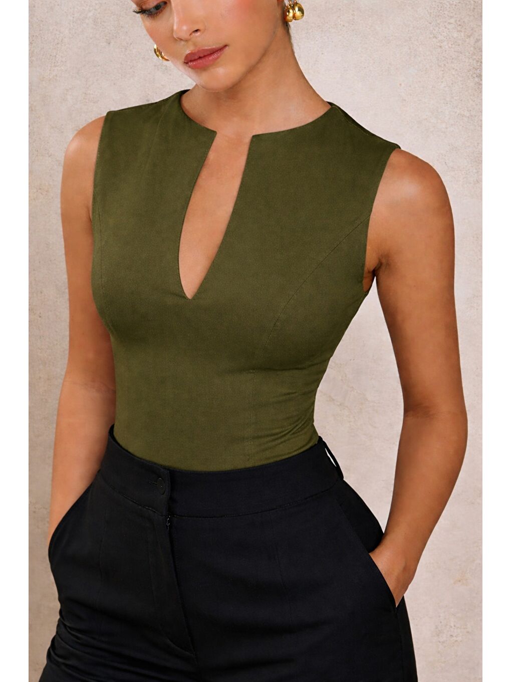 Haki Kadın Derin V Yaka Atlet Esnek Kumaş Crop Üst