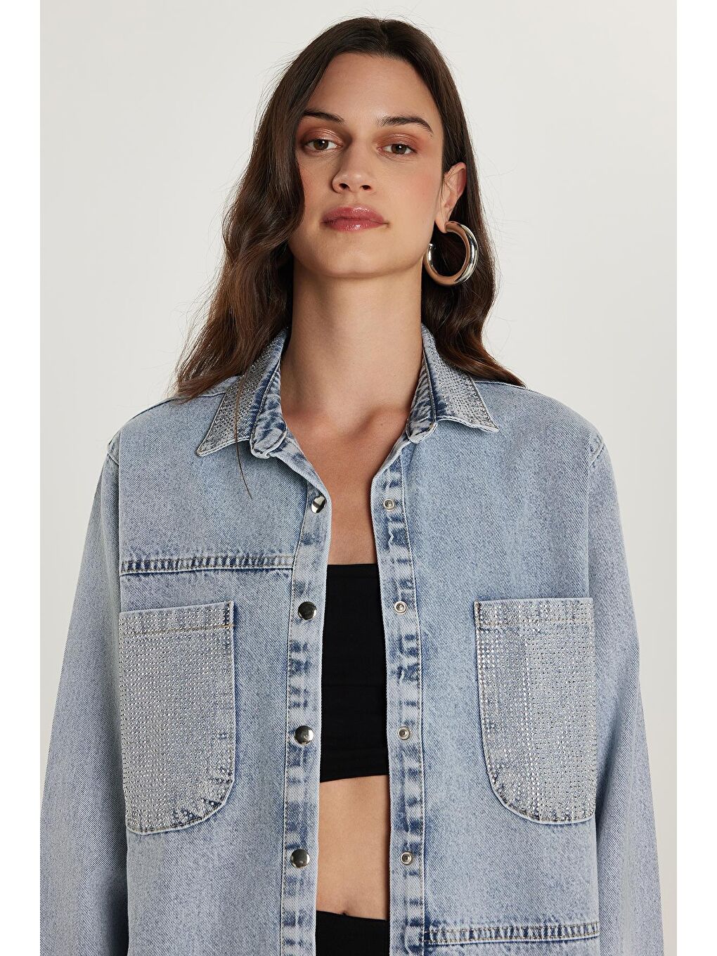 Kadın Regular Fit %100 Pamuk Çift Cepli Taş Detaylı Denim Açık Mavi Gömlek