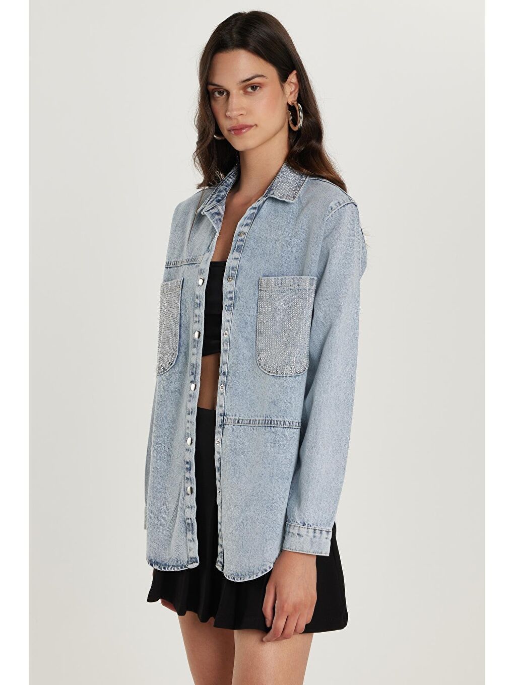 Kadın Regular Fit %100 Pamuk Çift Cepli Taş Detaylı Denim Açık Mavi Gömlek-1