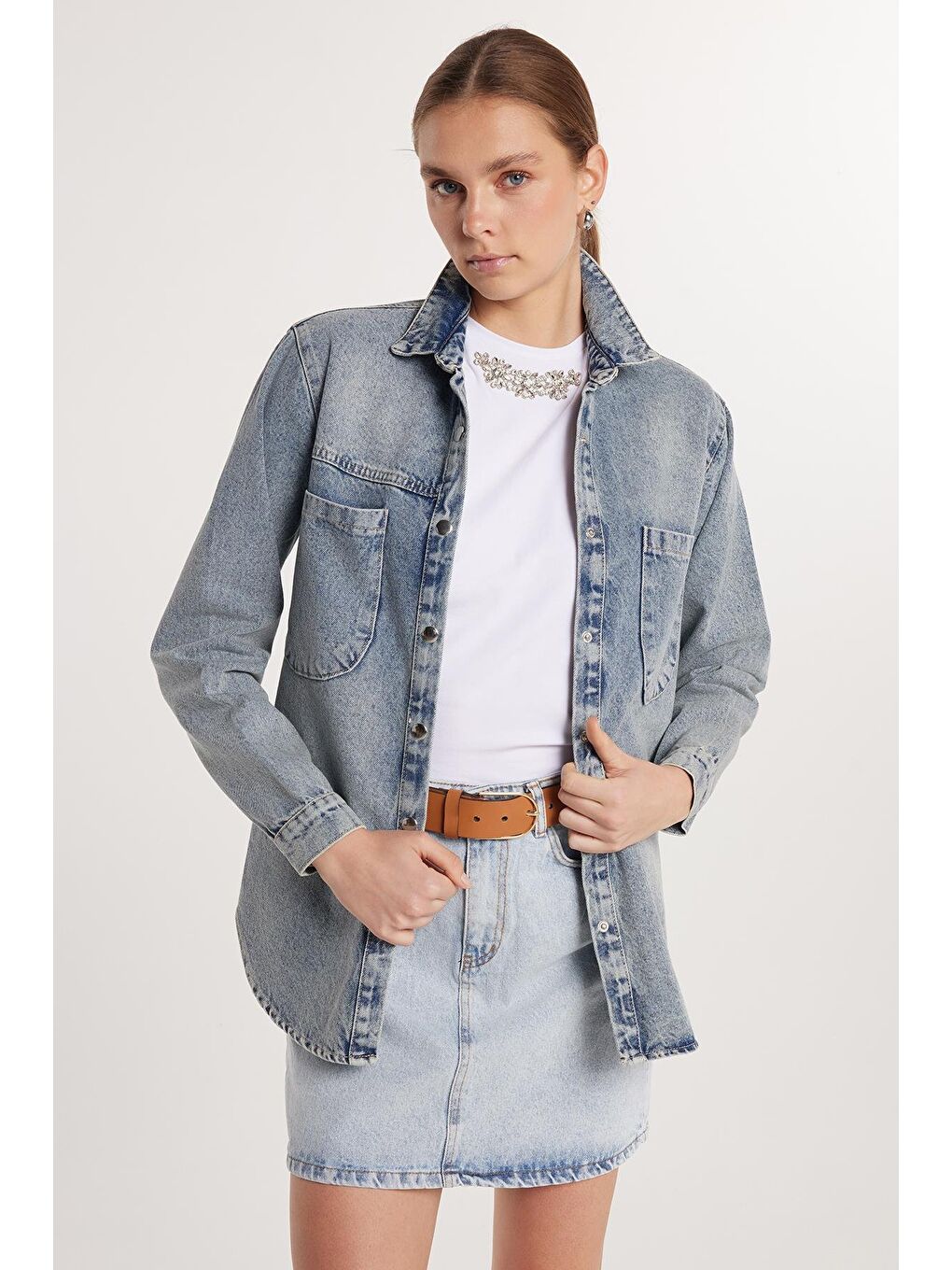 Mavi Kadın Relax Fit Rahat Kesim Çift Cepli Uzun Kollu Denim Gömlek