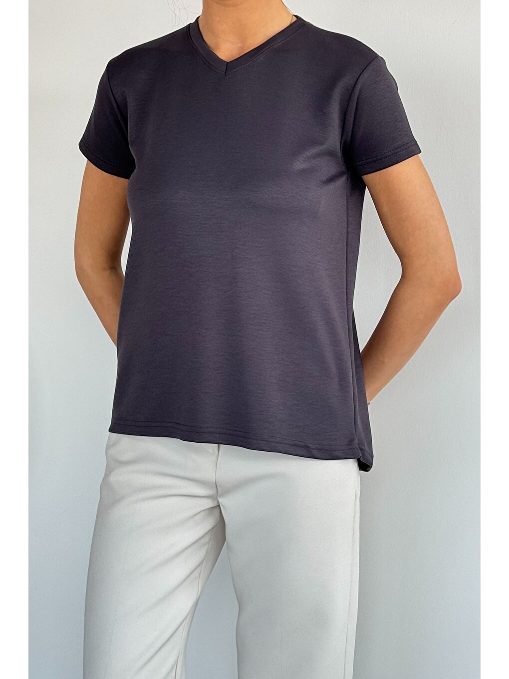 Gri Kadın V Yaka Basic Tişört-2