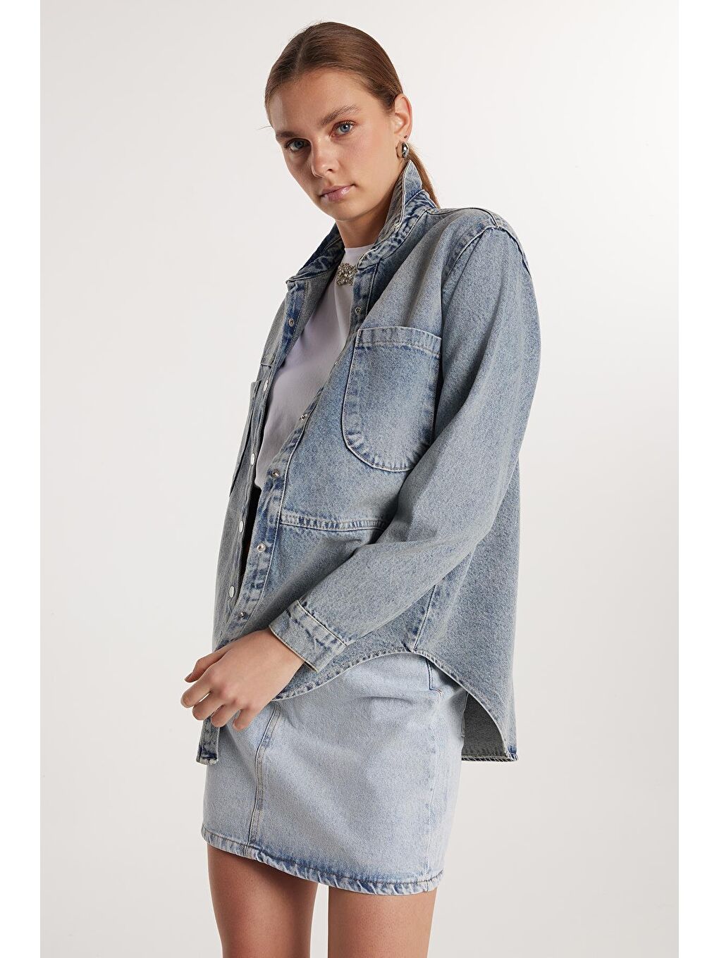 Mavi Kadın Relax Fit Rahat Kesim Çift Cepli Uzun Kollu Denim Gömlek-2