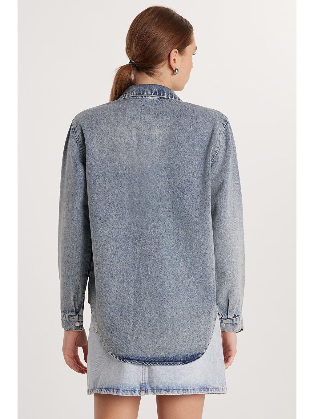 Mavi Kadın Relax Fit Rahat Kesim Çift Cepli Uzun Kollu Denim Gömlek-4