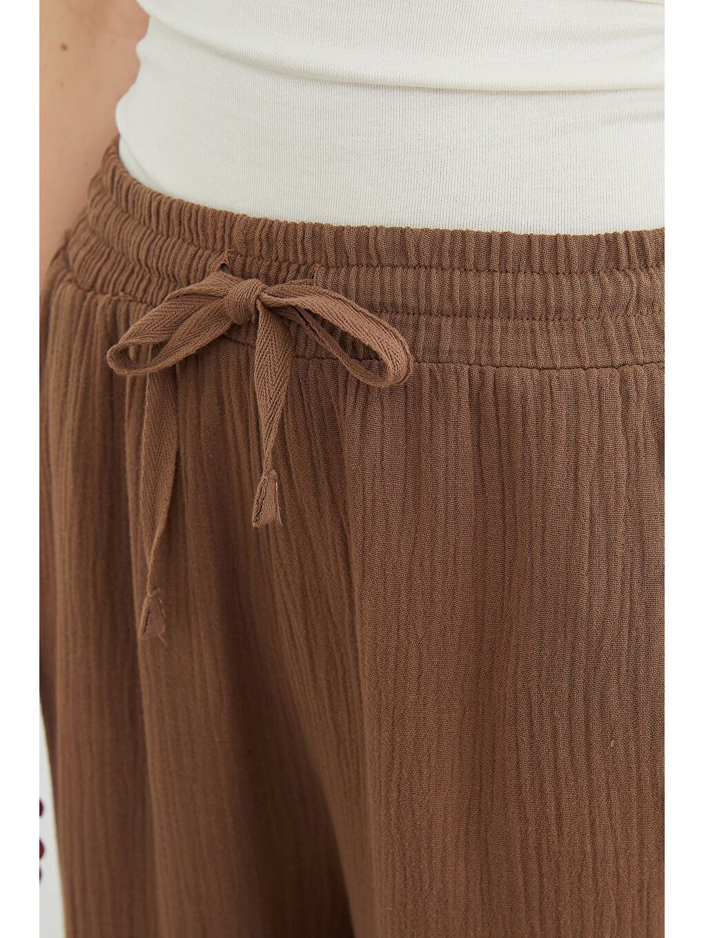 Kahverengi Beli Bağcıklı Cepli Müslin Kumaş Pantolon-4