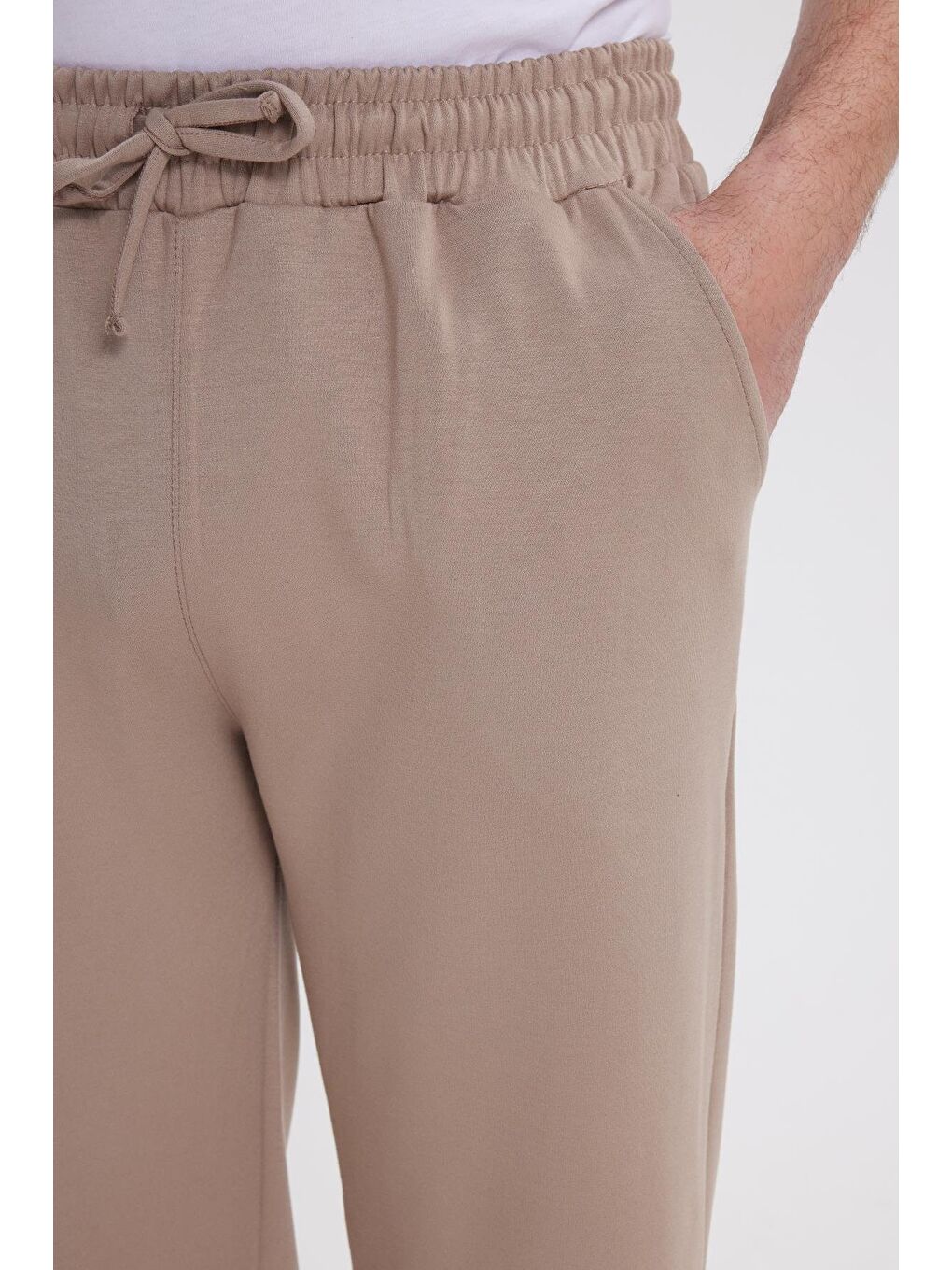 Bej Erkek Slim Fit Dar Kesim Beli Bağcıklı 3 Cepli Geniş Paça Koyu Vizon Eşofman Altı-2