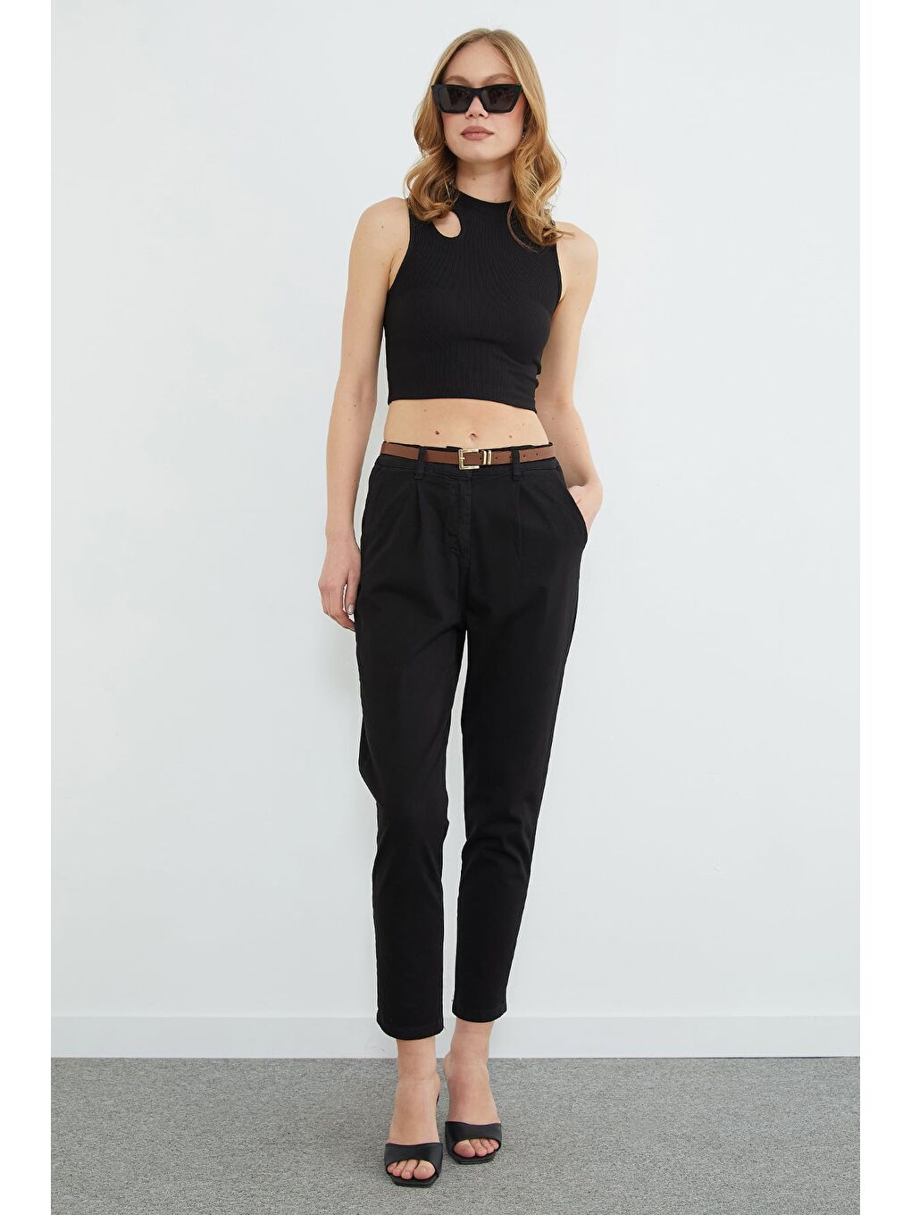 Siyah Kemerli Cepli Gabardin Pantolon-1