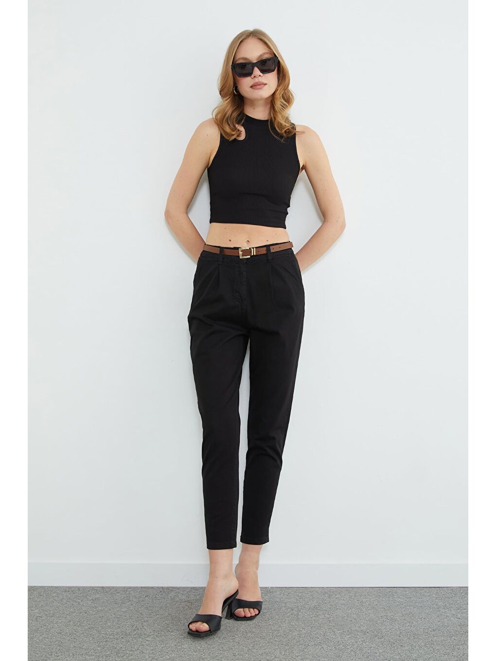 Siyah Kemerli Cepli Gabardin Pantolon-2