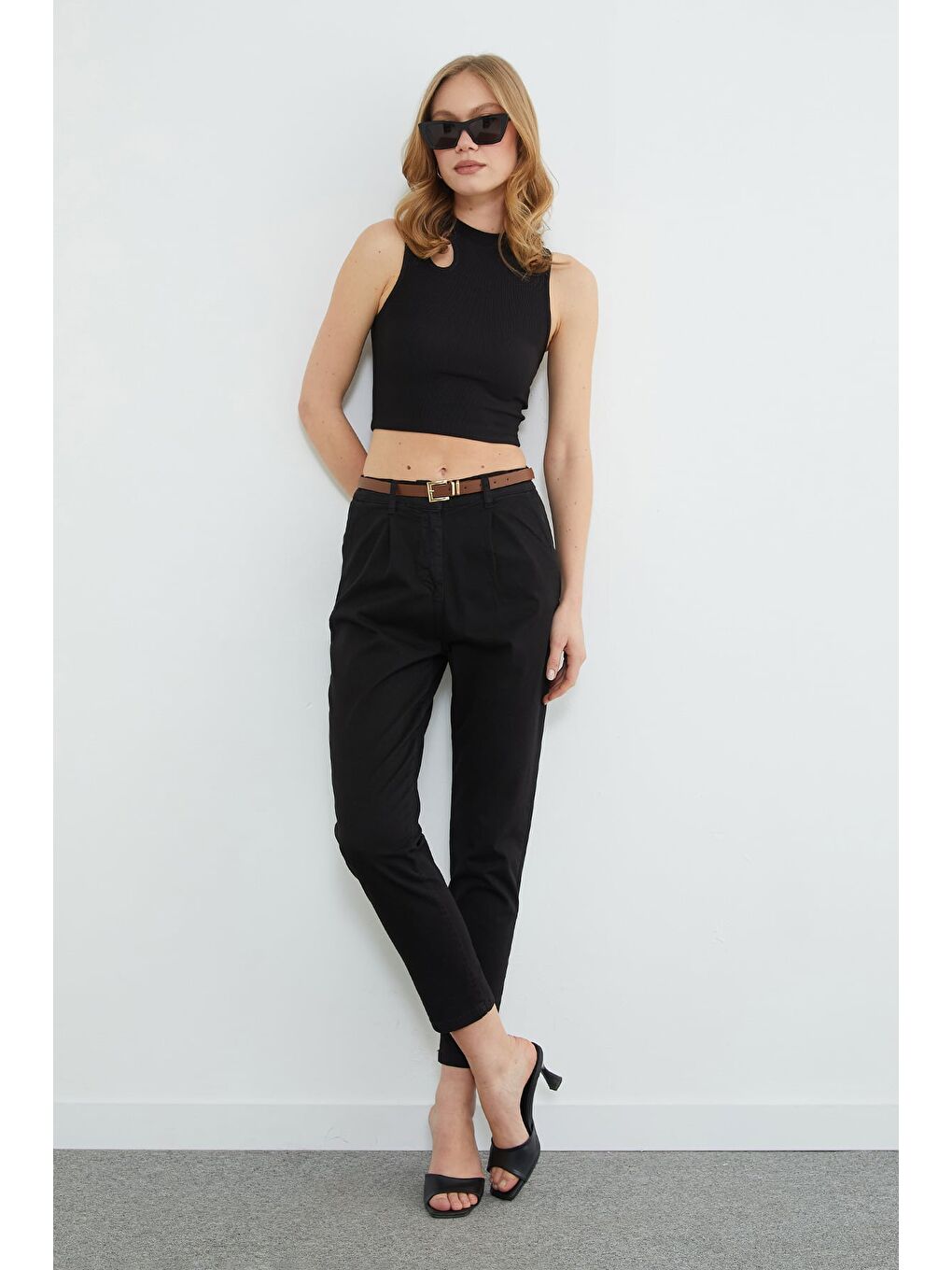 Siyah Kemerli Cepli Gabardin Pantolon-3