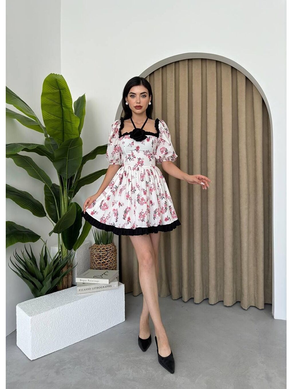 Beyaz Wismar Gül Detay Elbise-2