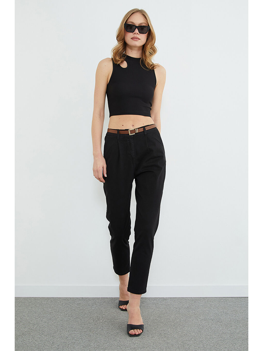 Siyah Kemerli Cepli Gabardin Pantolon-4