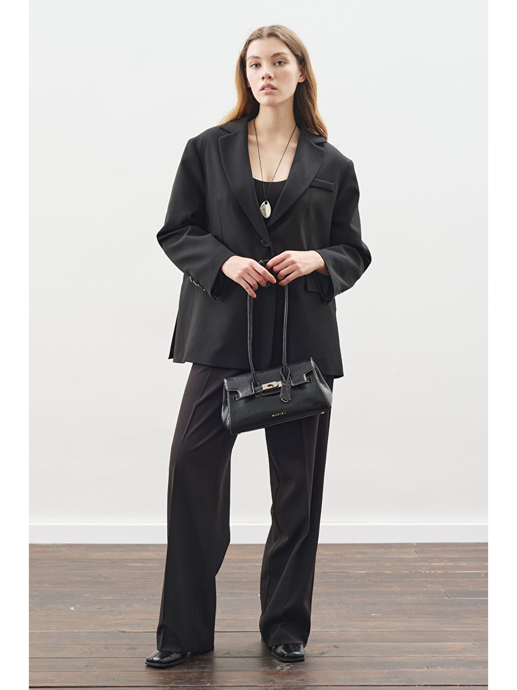 Pile Detaylı Düz Kesim Pantolon Siyah