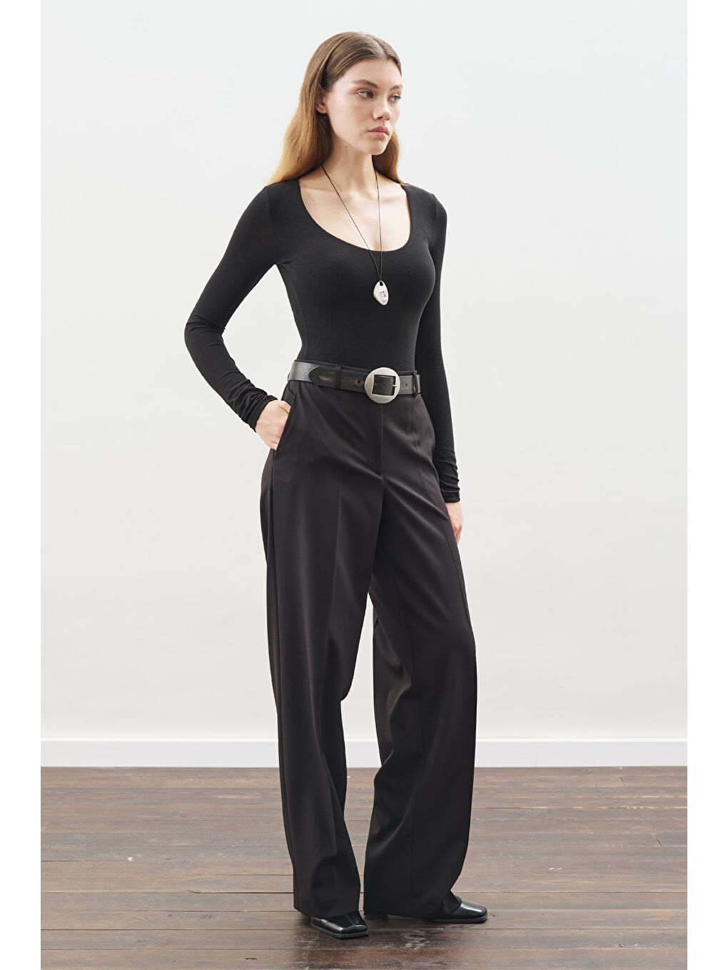 Pile Detaylı Düz Kesim Pantolon Siyah-1