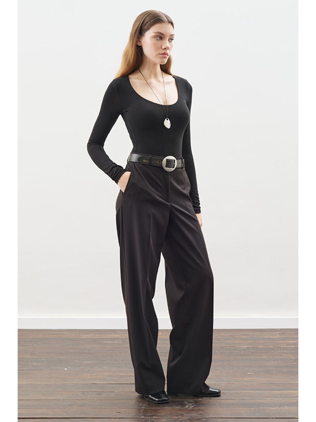 Pile Detaylı Düz Kesim Pantolon Siyah-2